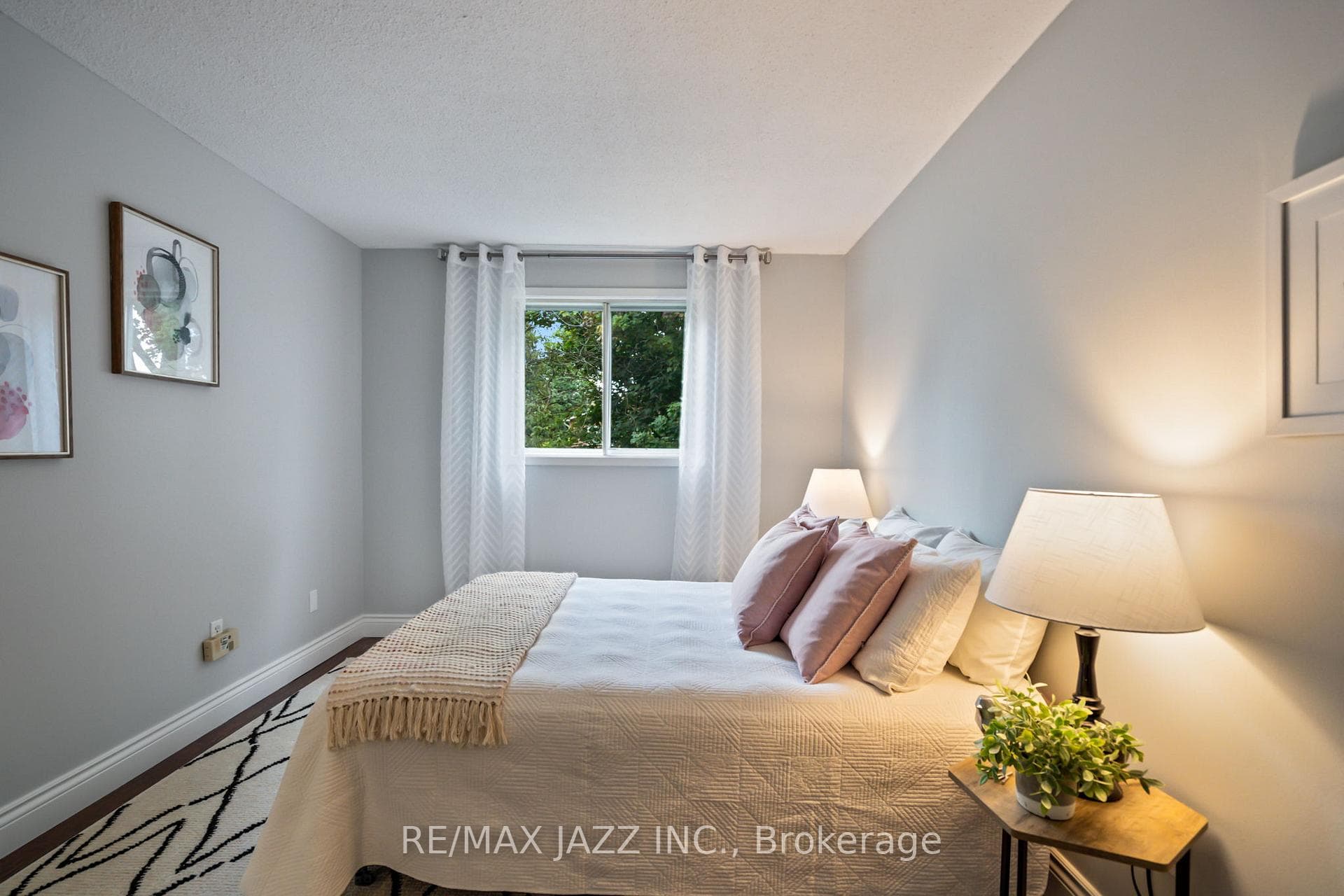 1263 Northbrook Street photo 24