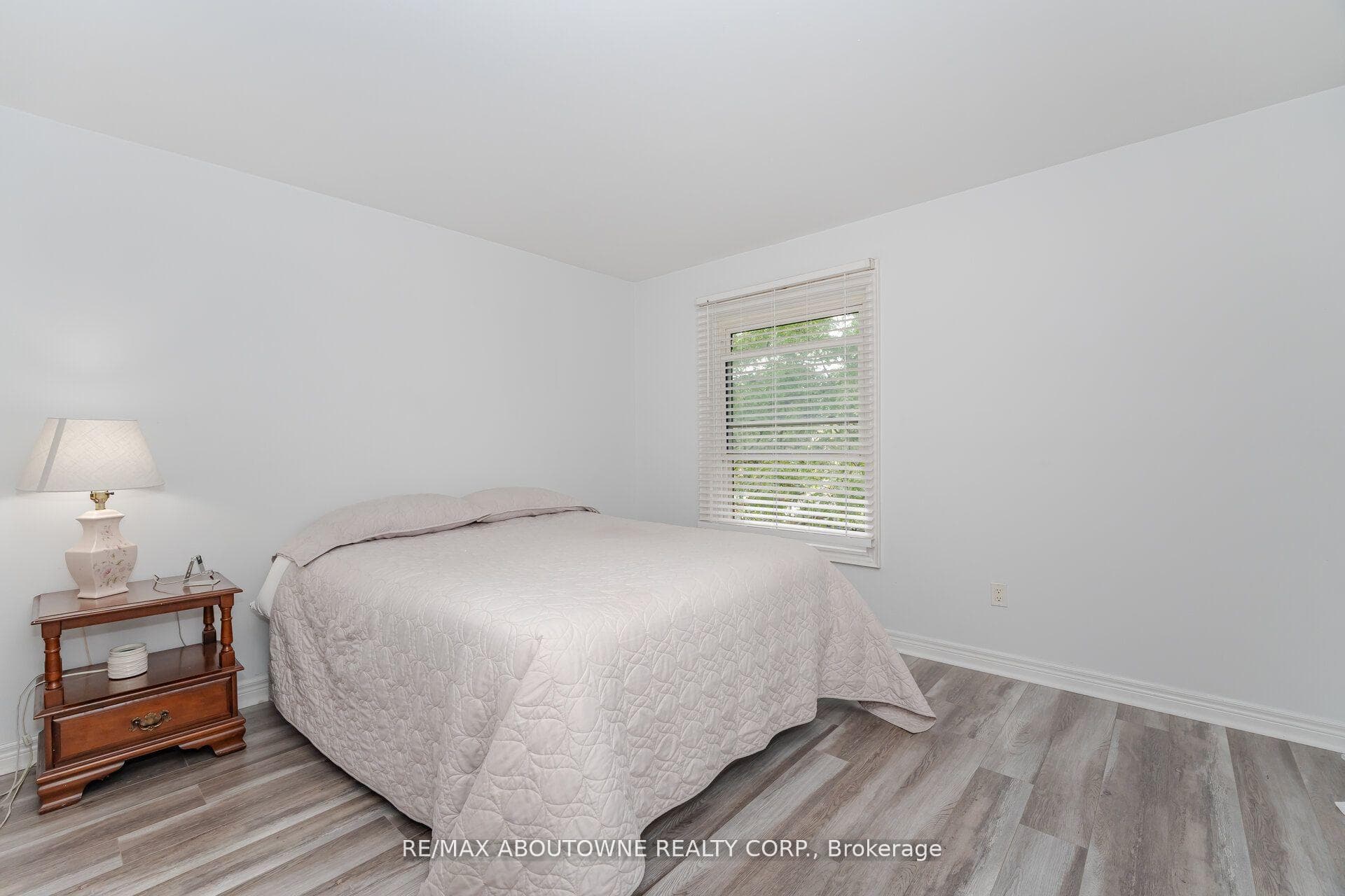 2779 Gananoque Drive Unit 27 photo 16