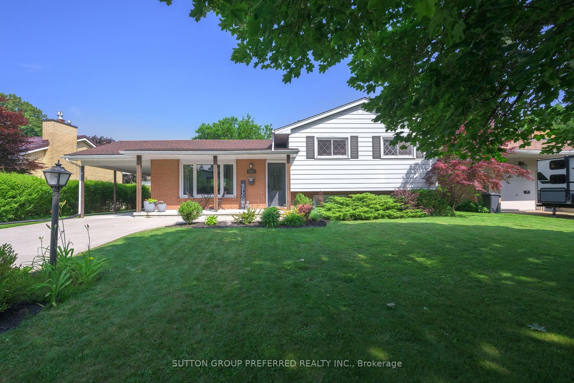 691 Widmore Drive photo 1