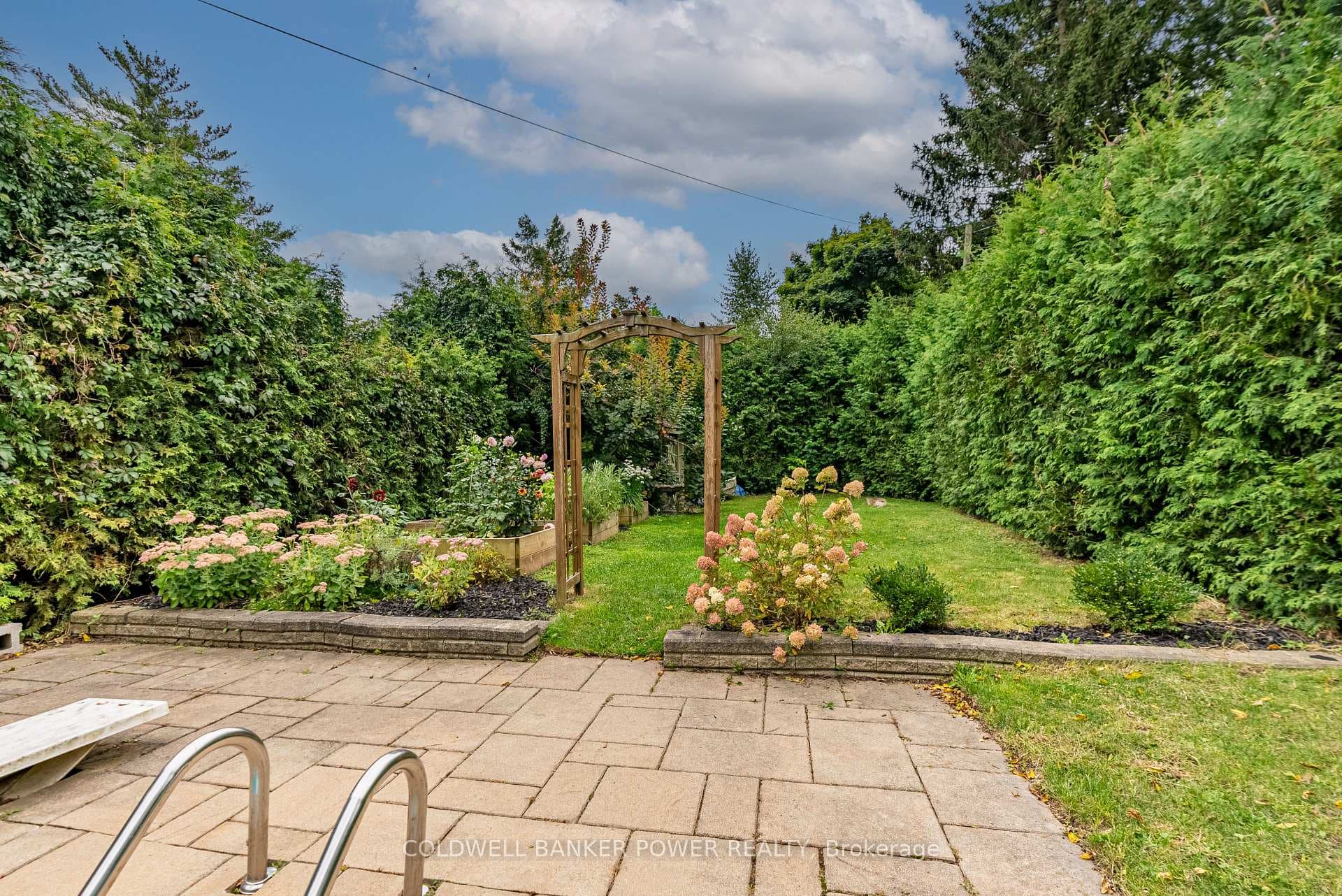 79 DUCHESS Avenue photo 4