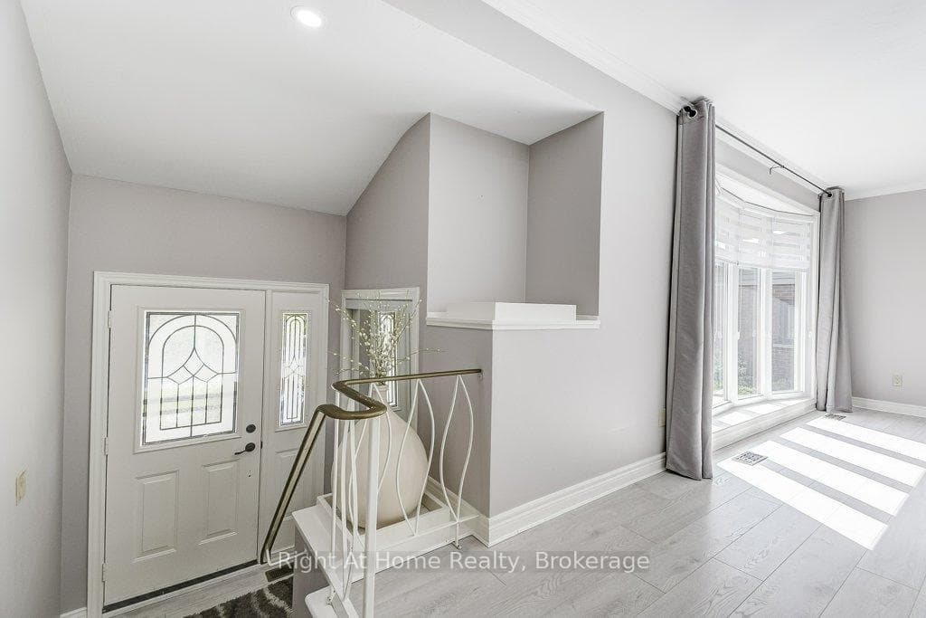 207 Montmorency Drive photo 4