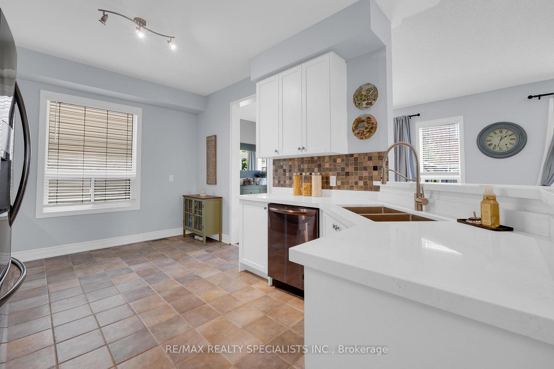 1055 Eager Road photo 7