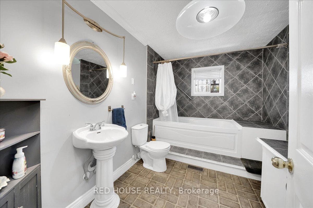 32 Mcleish Drive photo 19