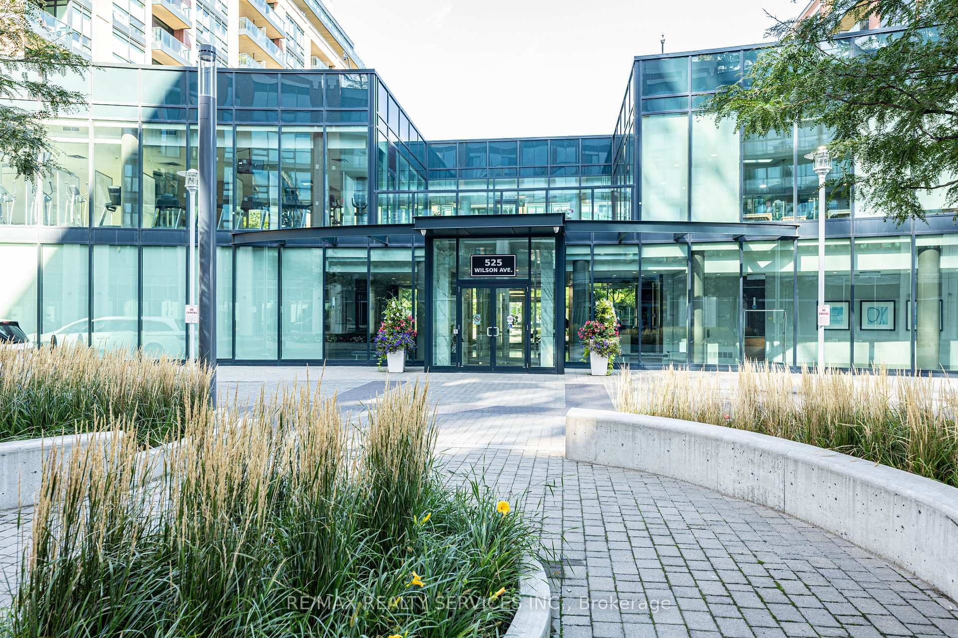 FRONT ENTRANCE OFF TIPPETT