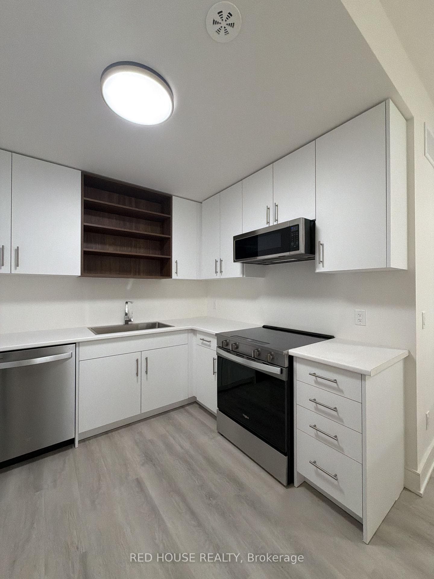 153 Everett Common photo 9