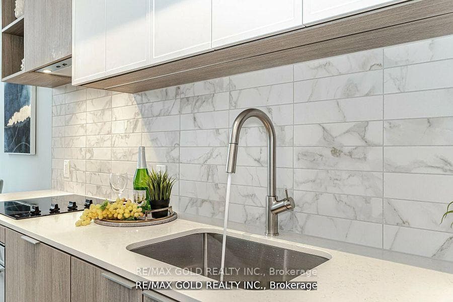 2020 Bathurst Street Unit 216 photo 10