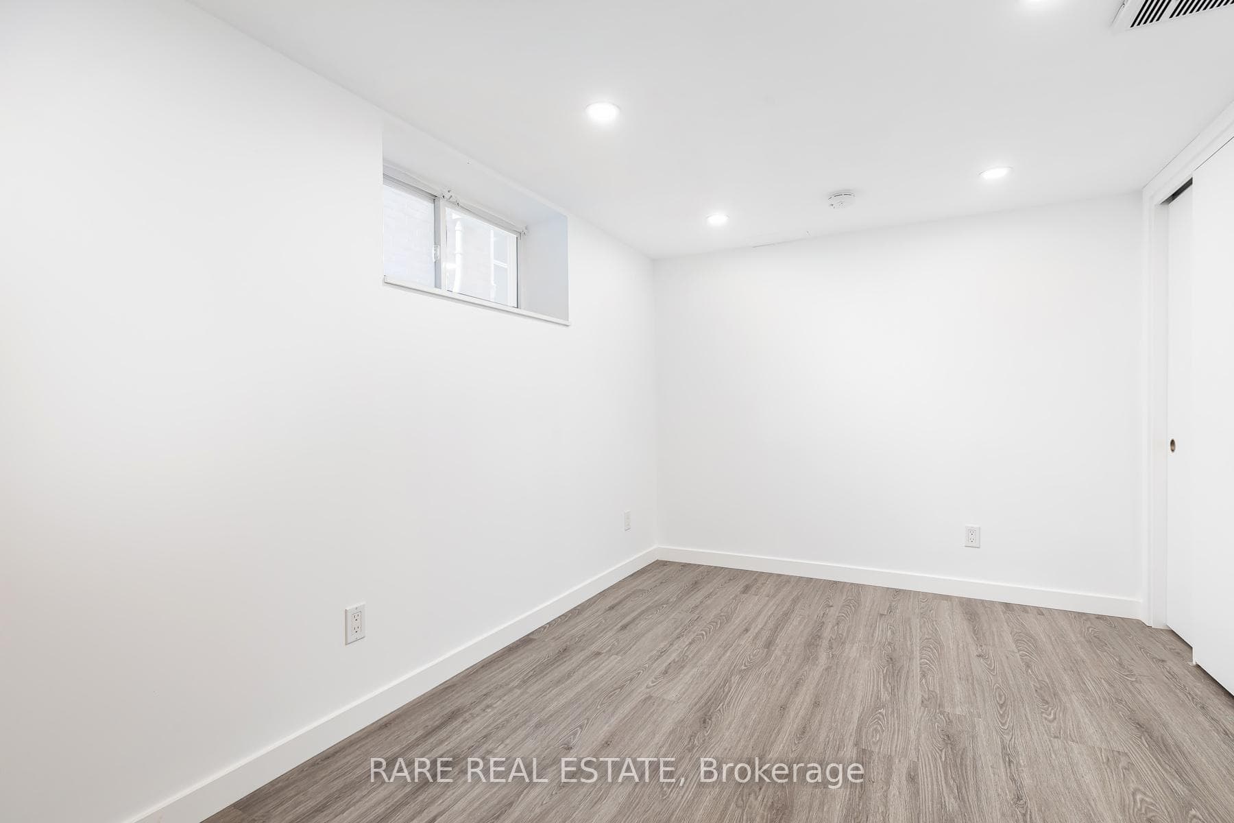 37 Parkway Avenue Unit Lower photo 12