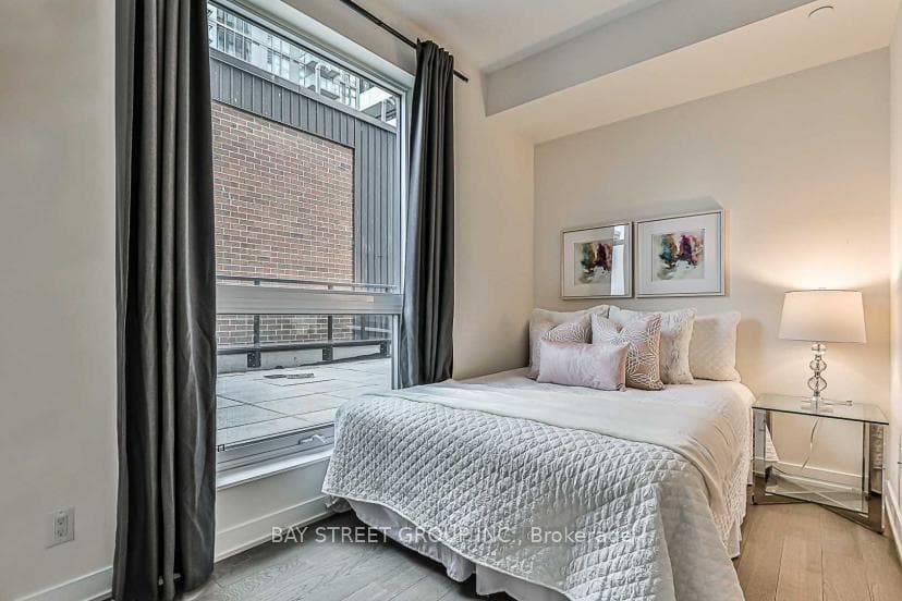 17 Dundonald Street Unit 708 photo 13