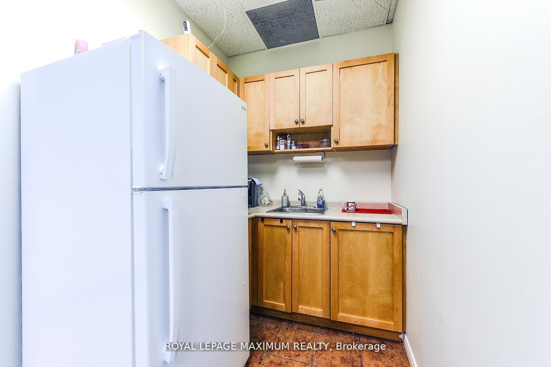 4220 Steeles Avenue Unit C10 photo 26
