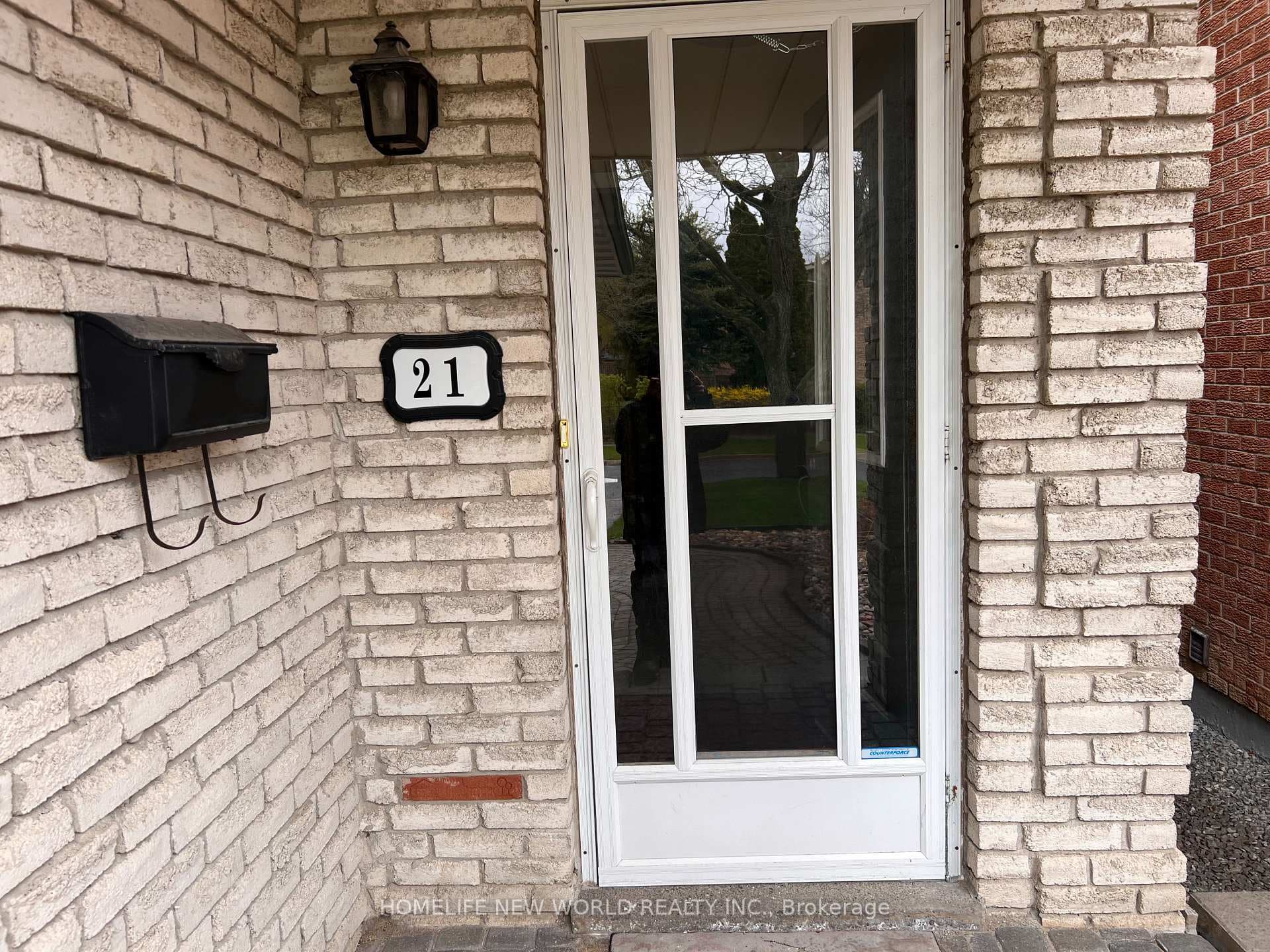 21 Delmark Boulevard photo 2