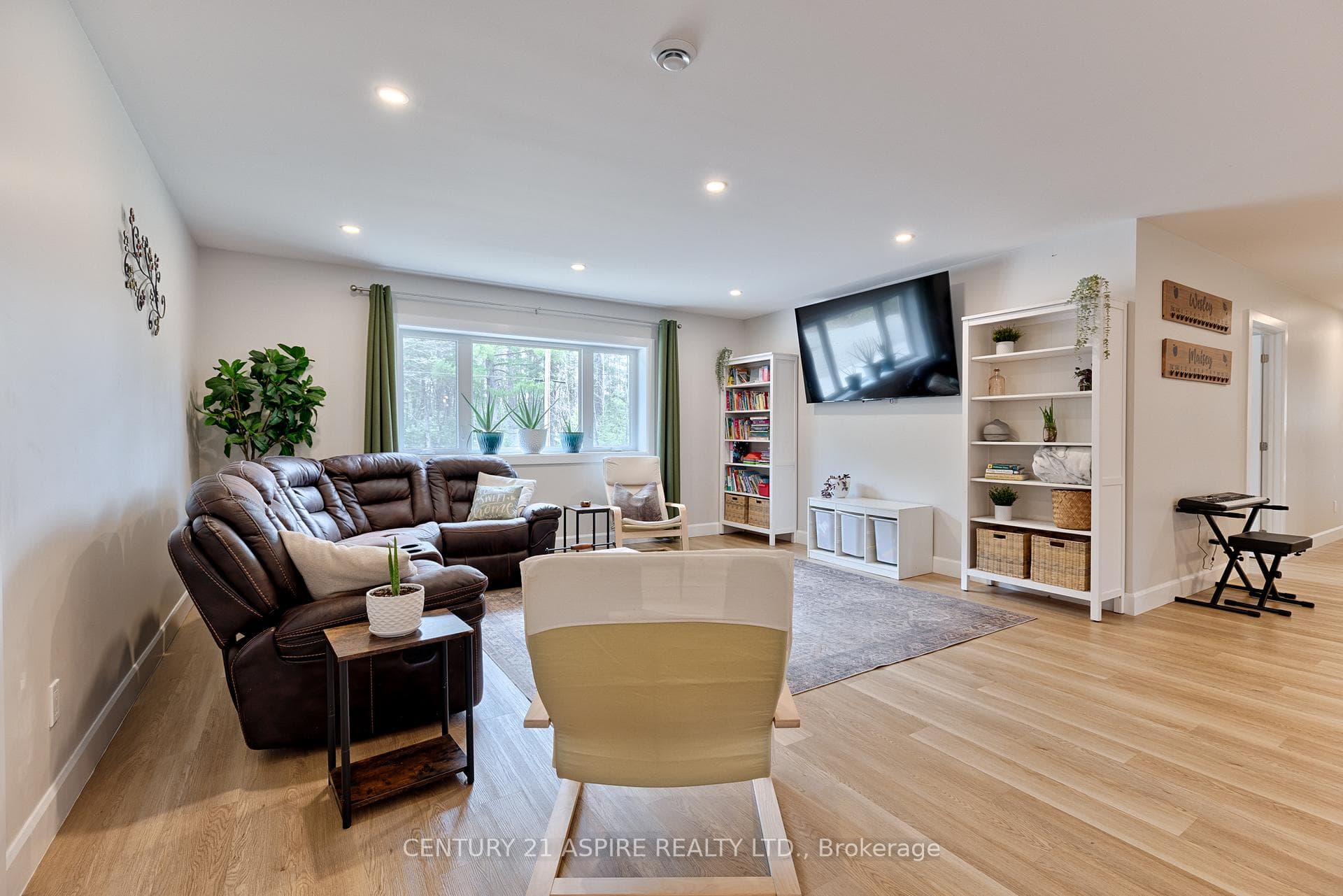 544 Marsh Road photo 12
