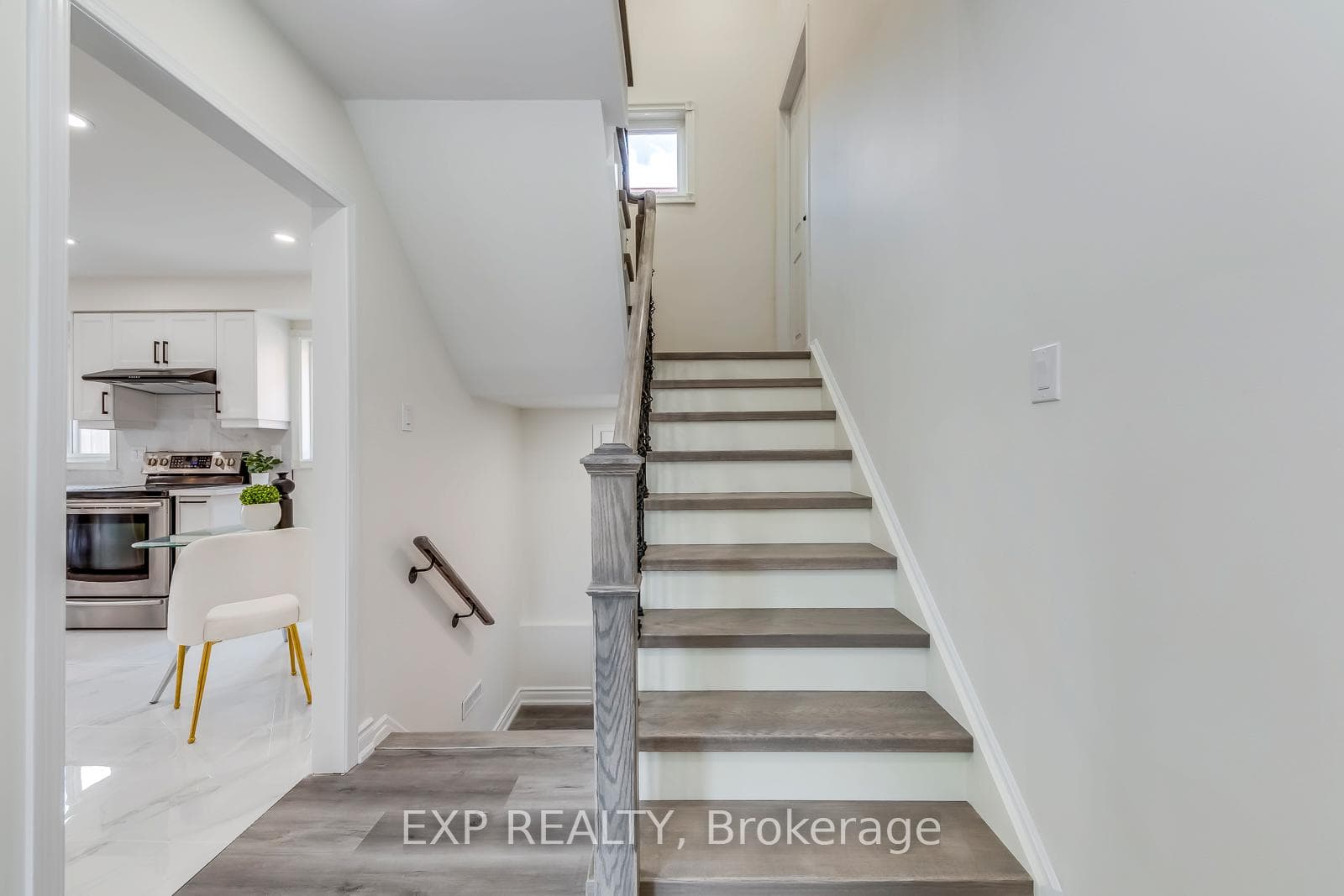 209 Lech Walesa Drive photo 16