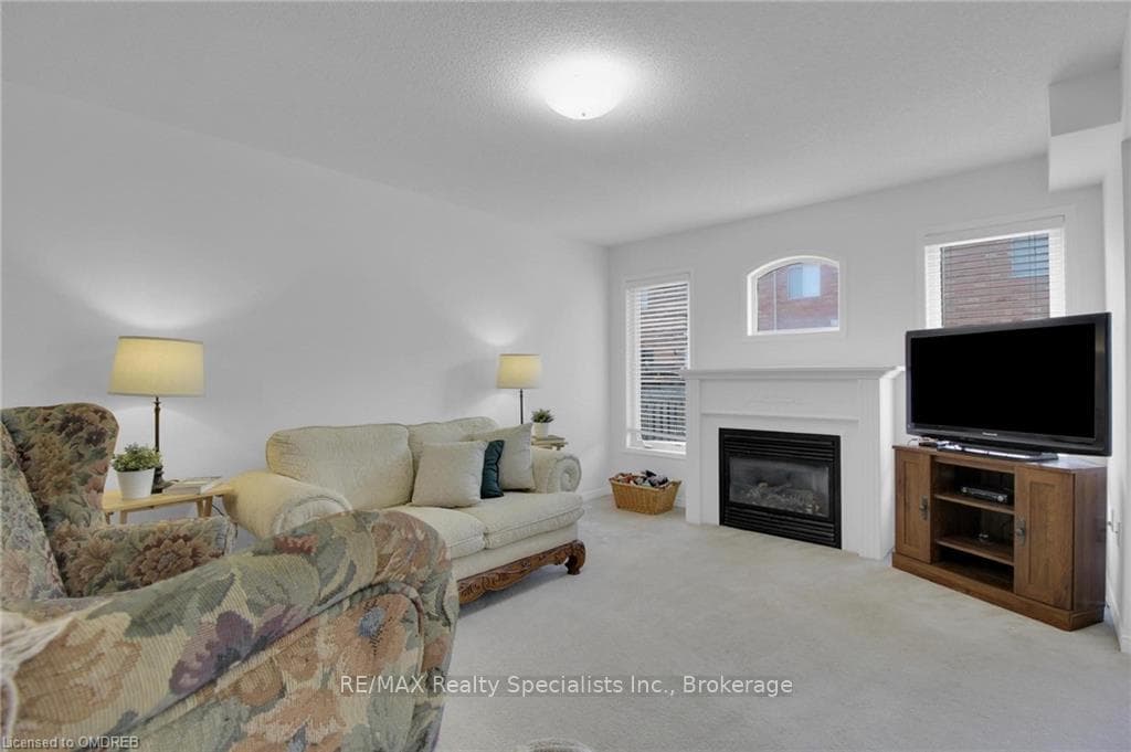 819 GLEESON Street photo 5