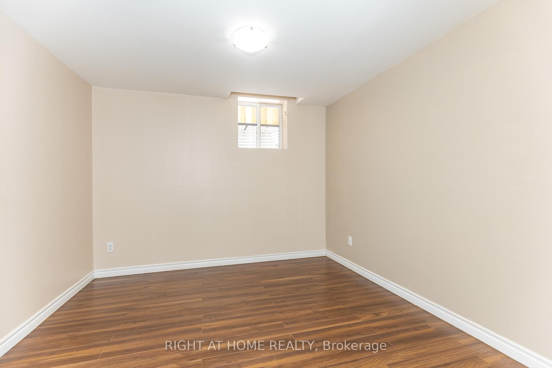 378 Ceremonial Drive Unit Basement-Unit only photo 13