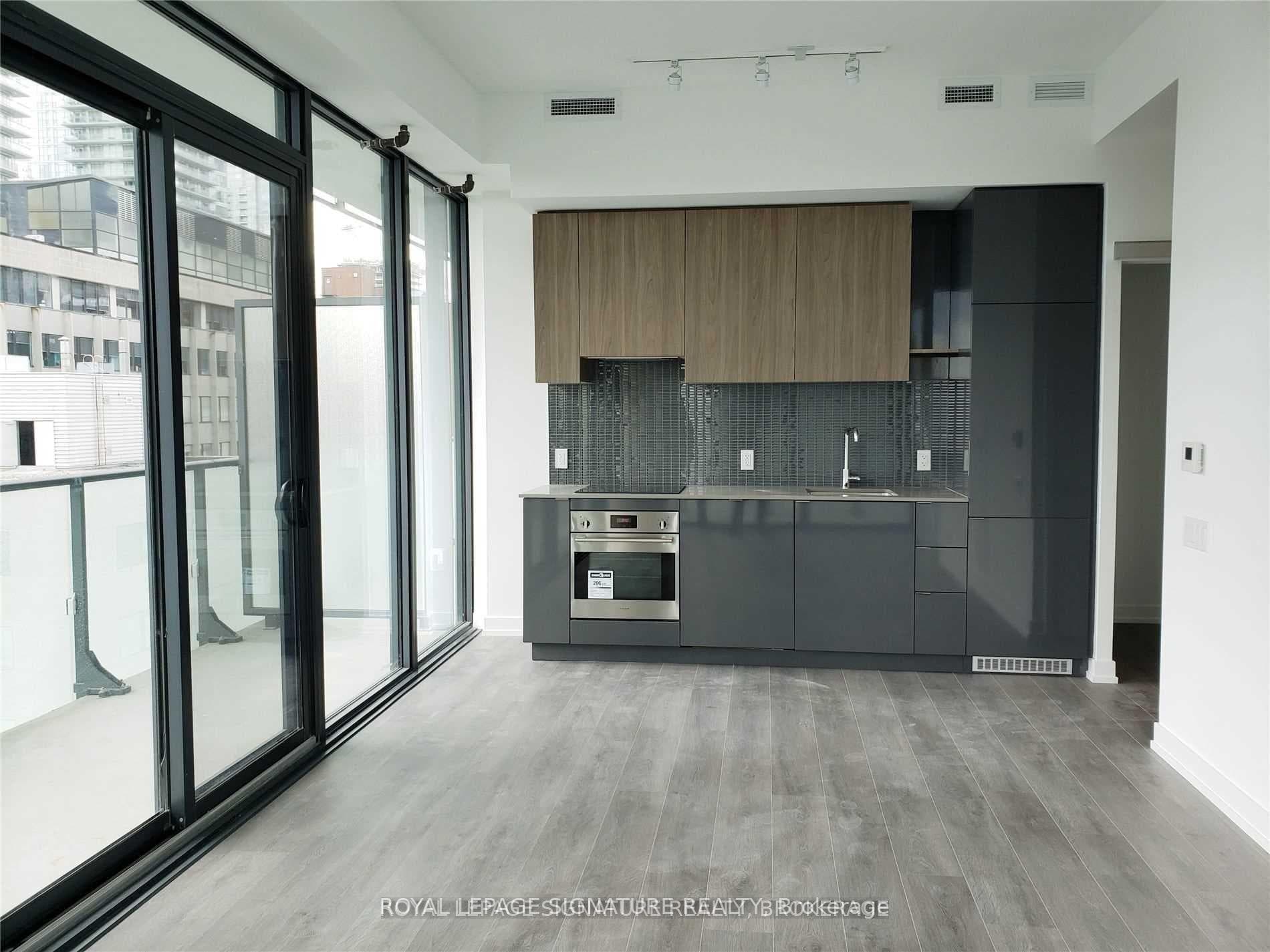161 Roehampton Avenue Unit 910 photo 3