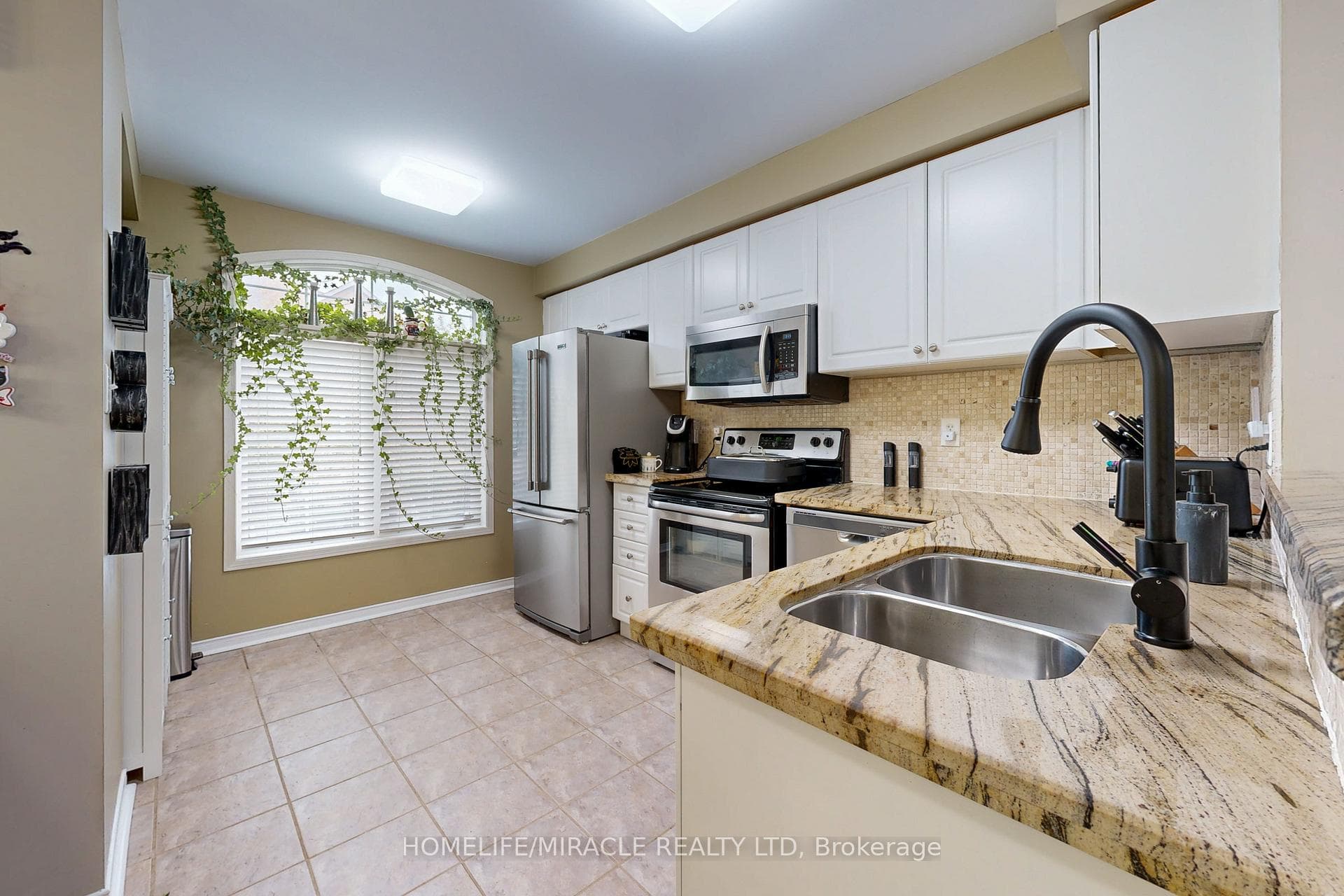 3242 Redpath Circle photo 10