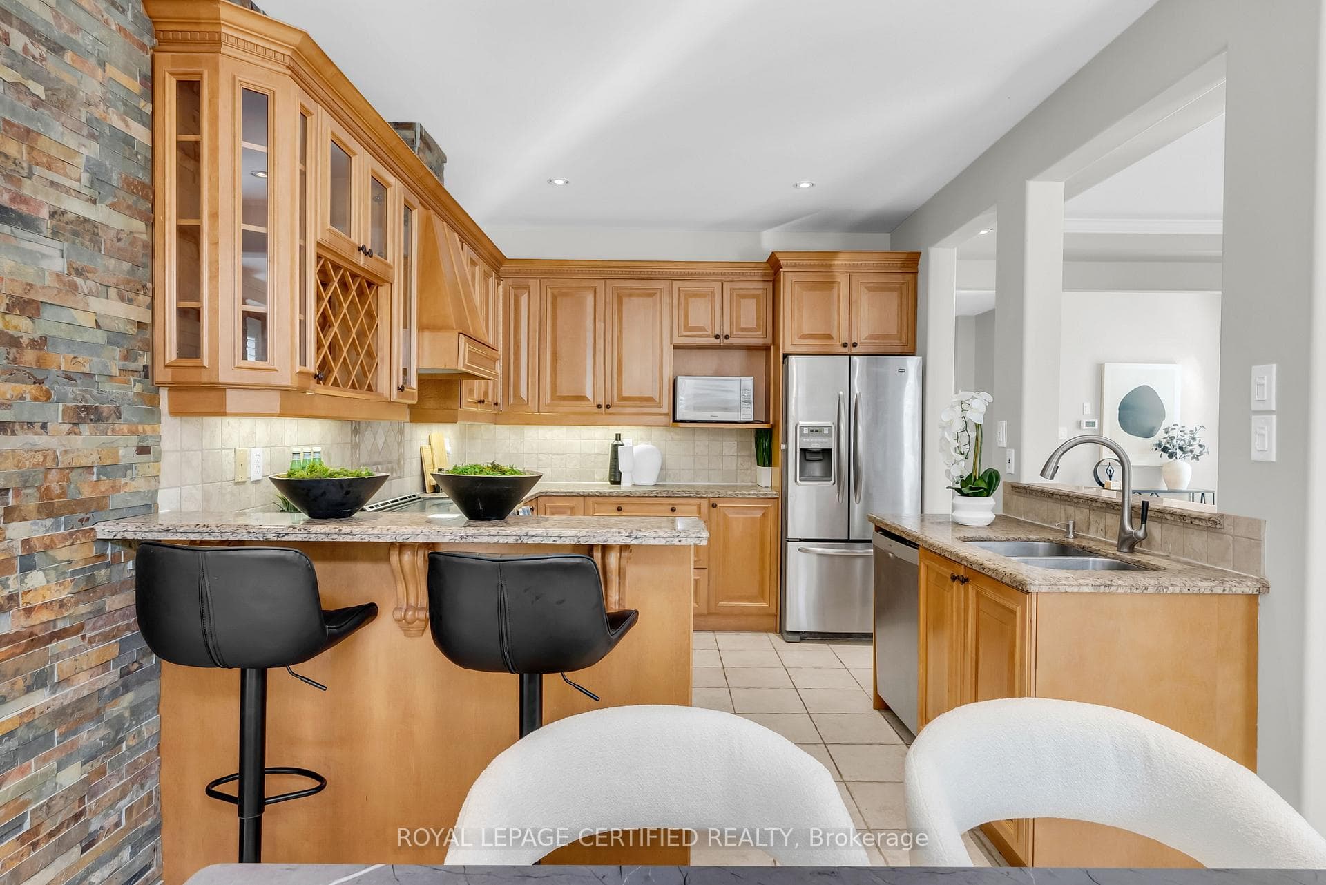 5279 Picketts Way photo 15