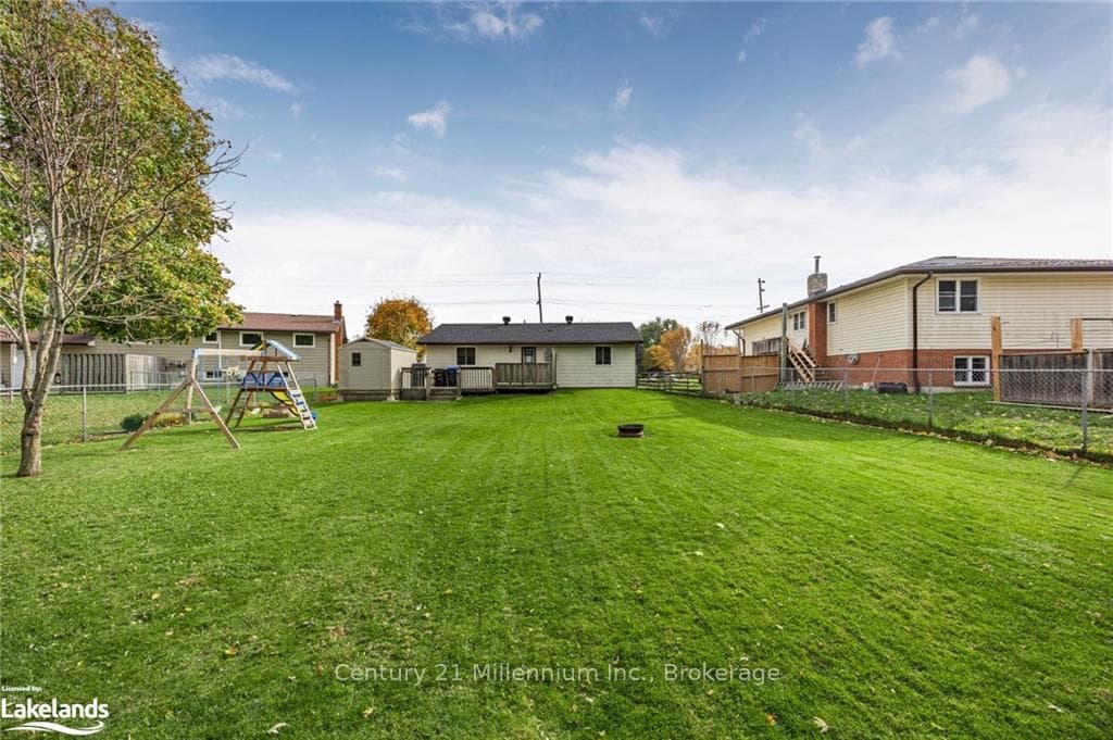230 CHRISTOPHER Street photo 31