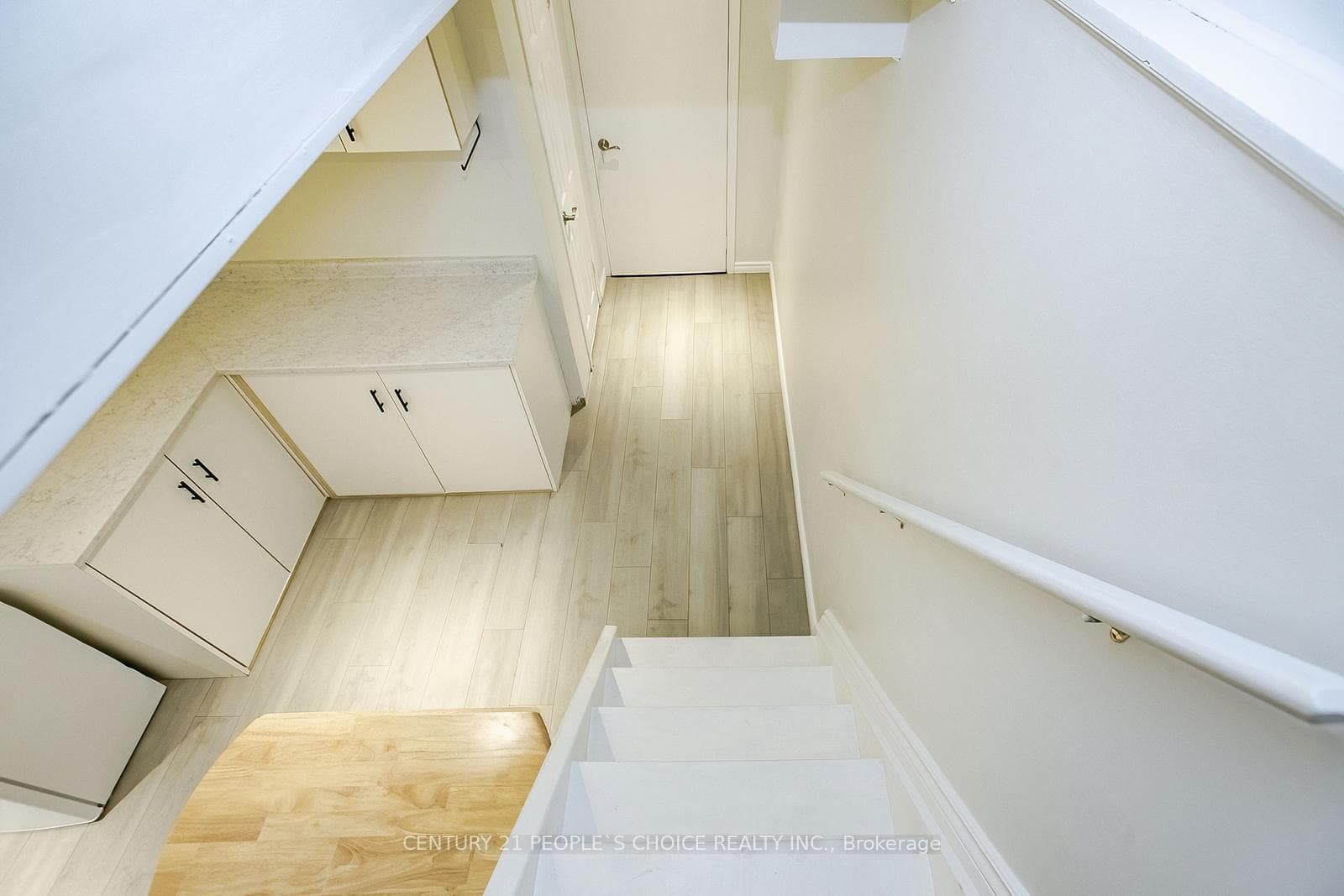240 Simmons Boulevard photo 35