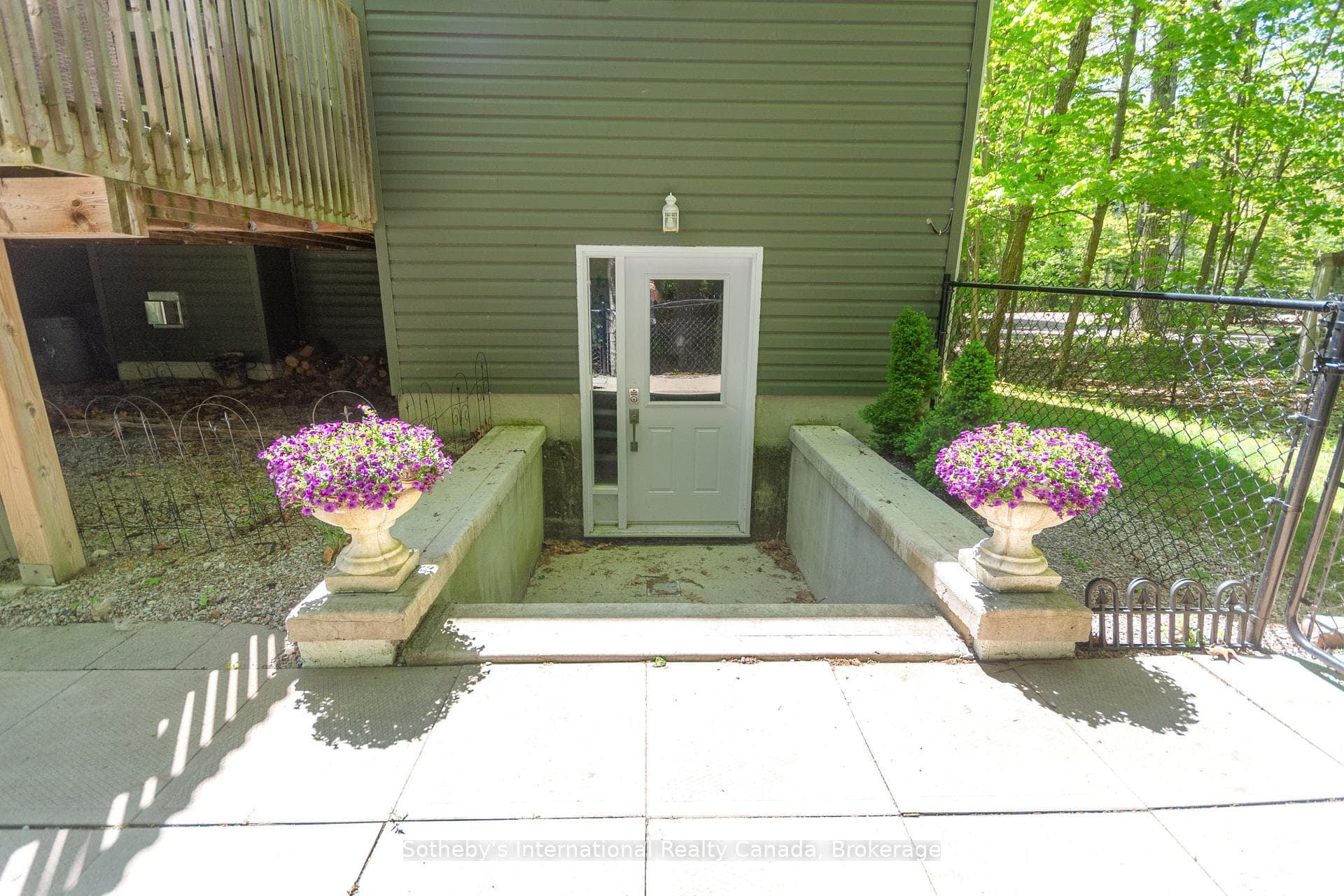156 Moreau Parkway photo 34