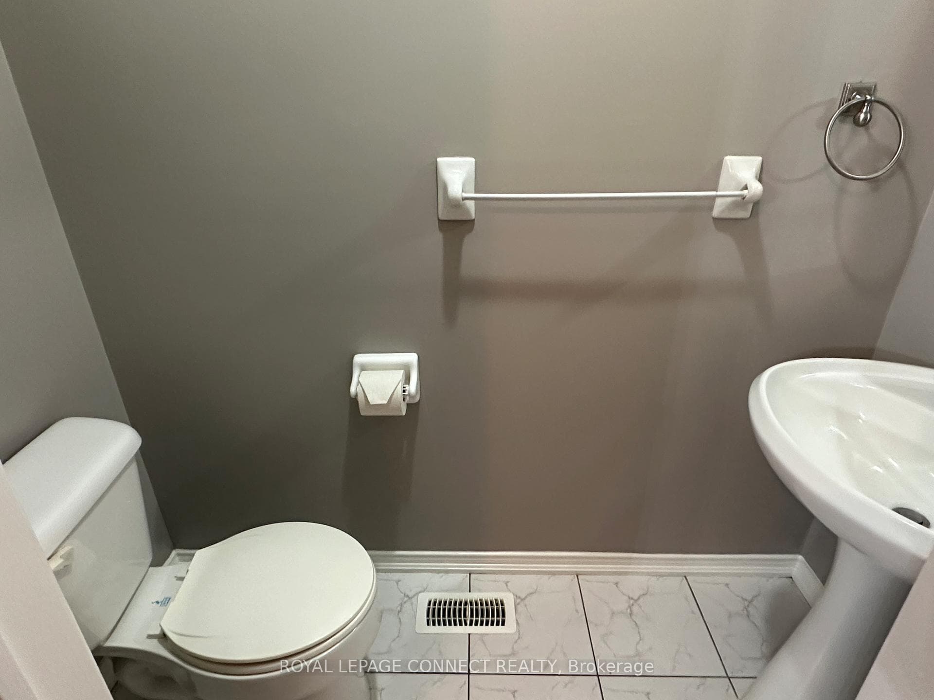 110 Woodroof Crescent photo 13