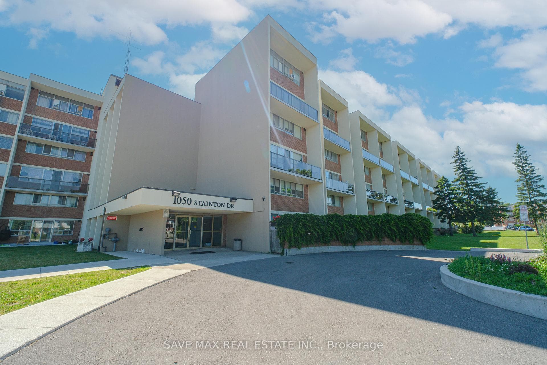 1050 Stainton Drive Unit 106 photo 4