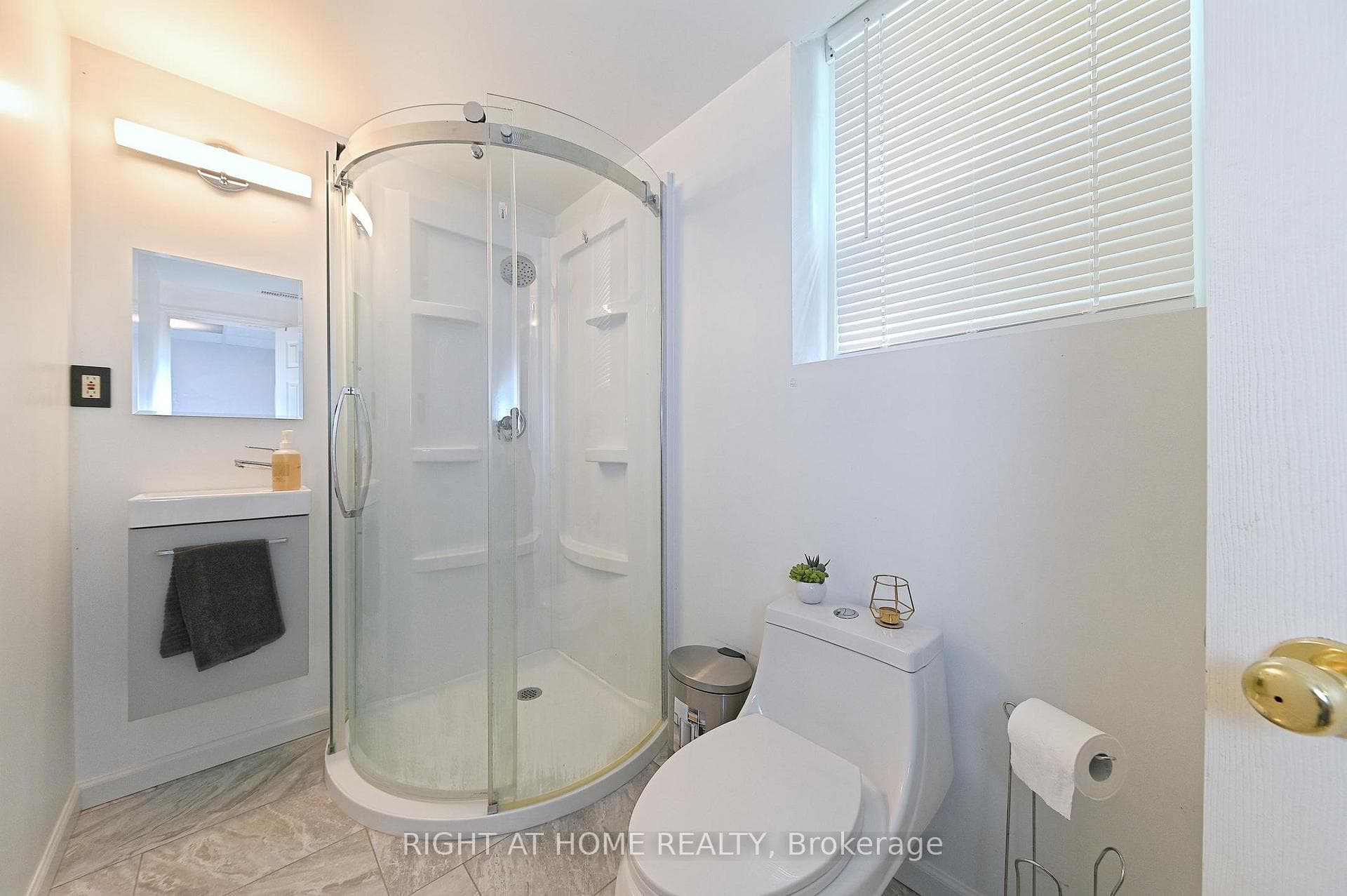446 Geneva Street photo 36