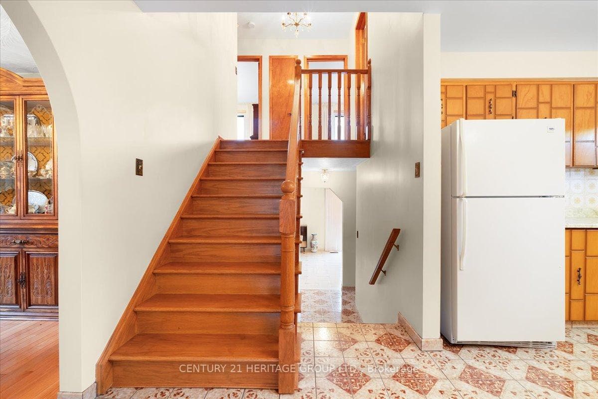 86 MARKSON Crescent photo 15
