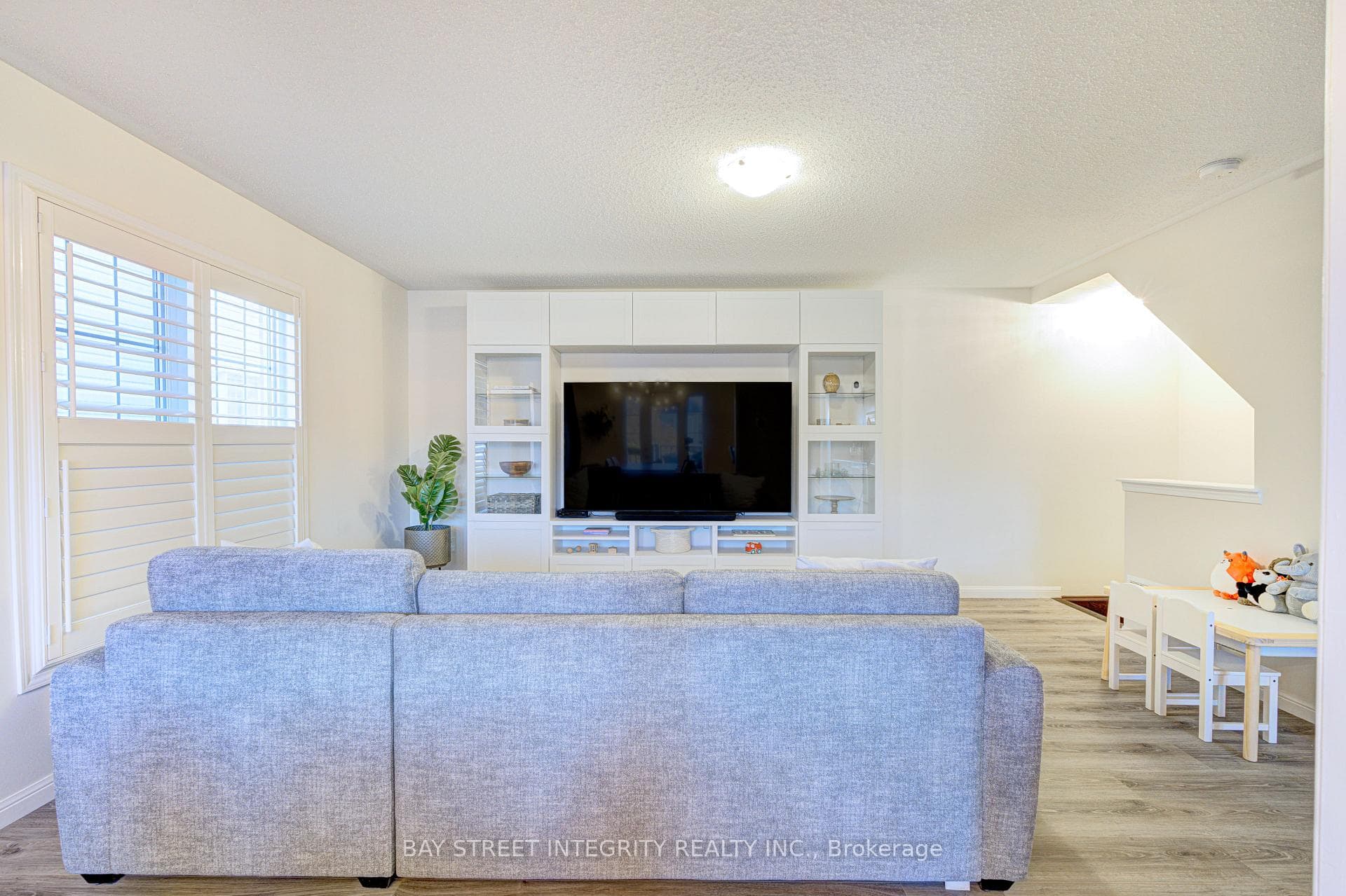 1033 Stemman Place photo 10