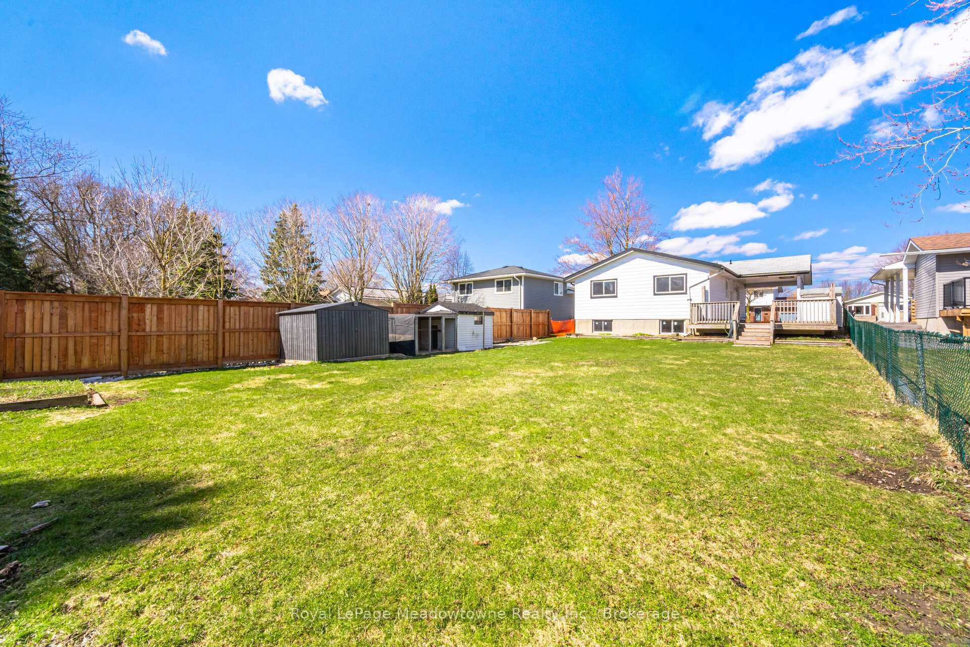 680 Raglan Street photo 36