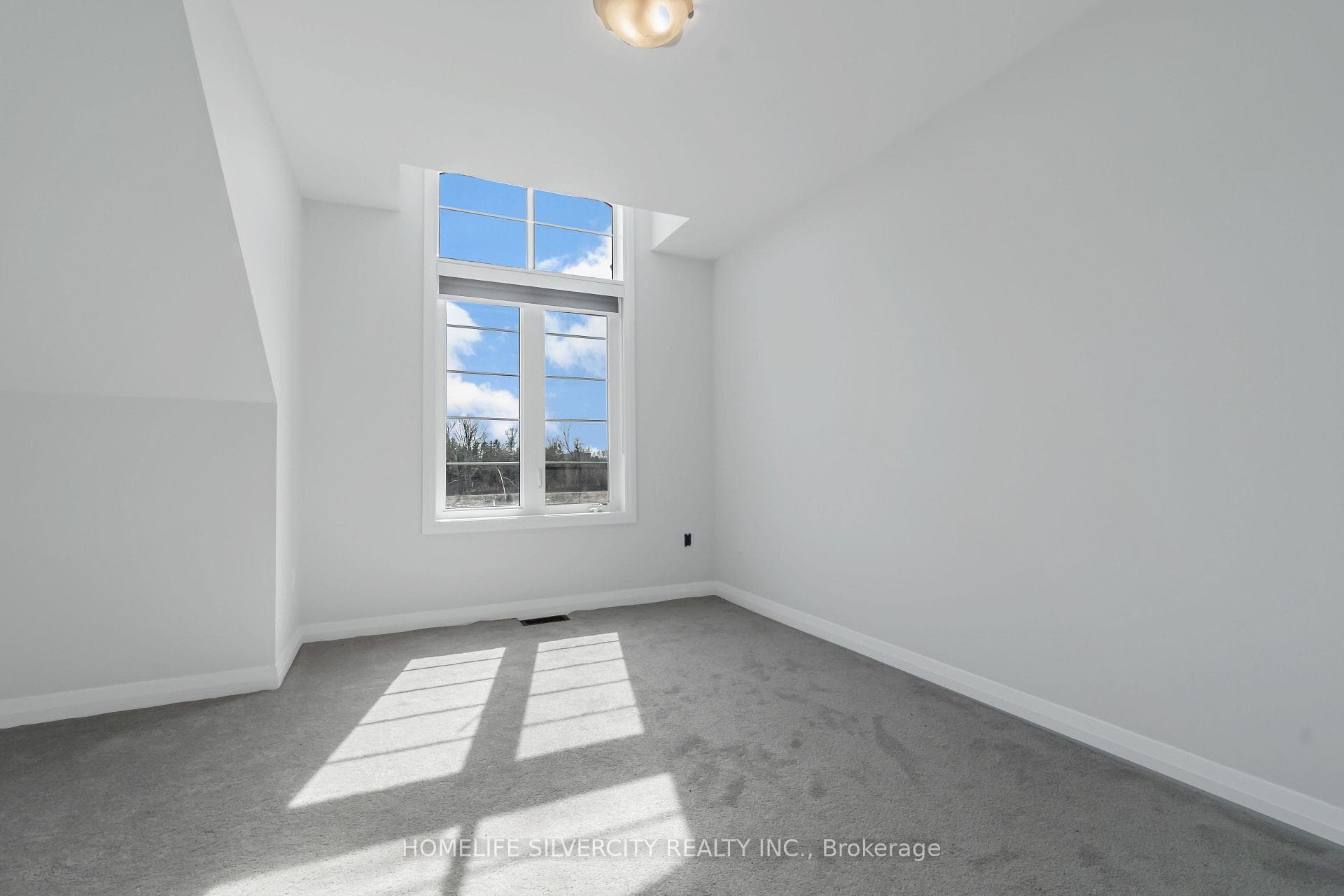1427 Upper Thames Drive photo 37