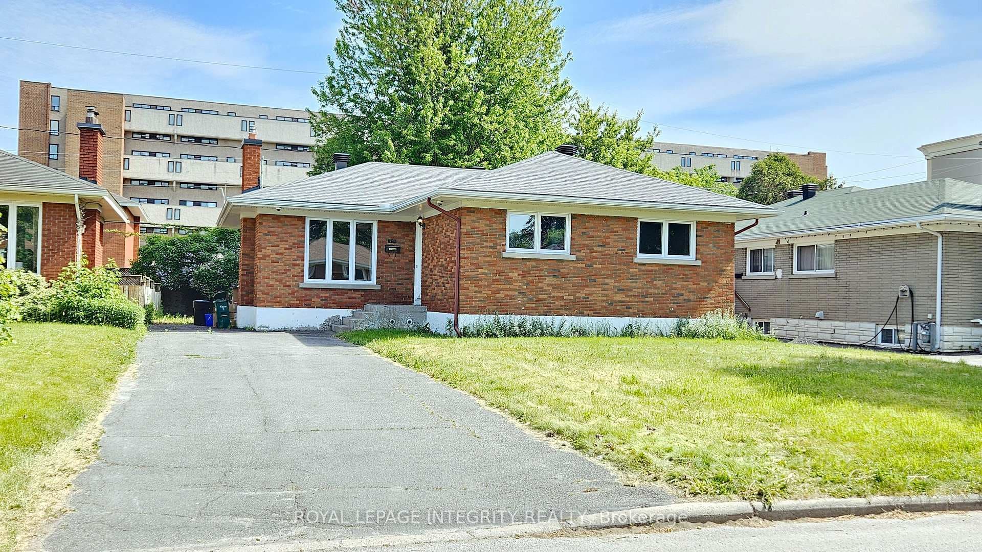 1764 Gage Crescent photo 37