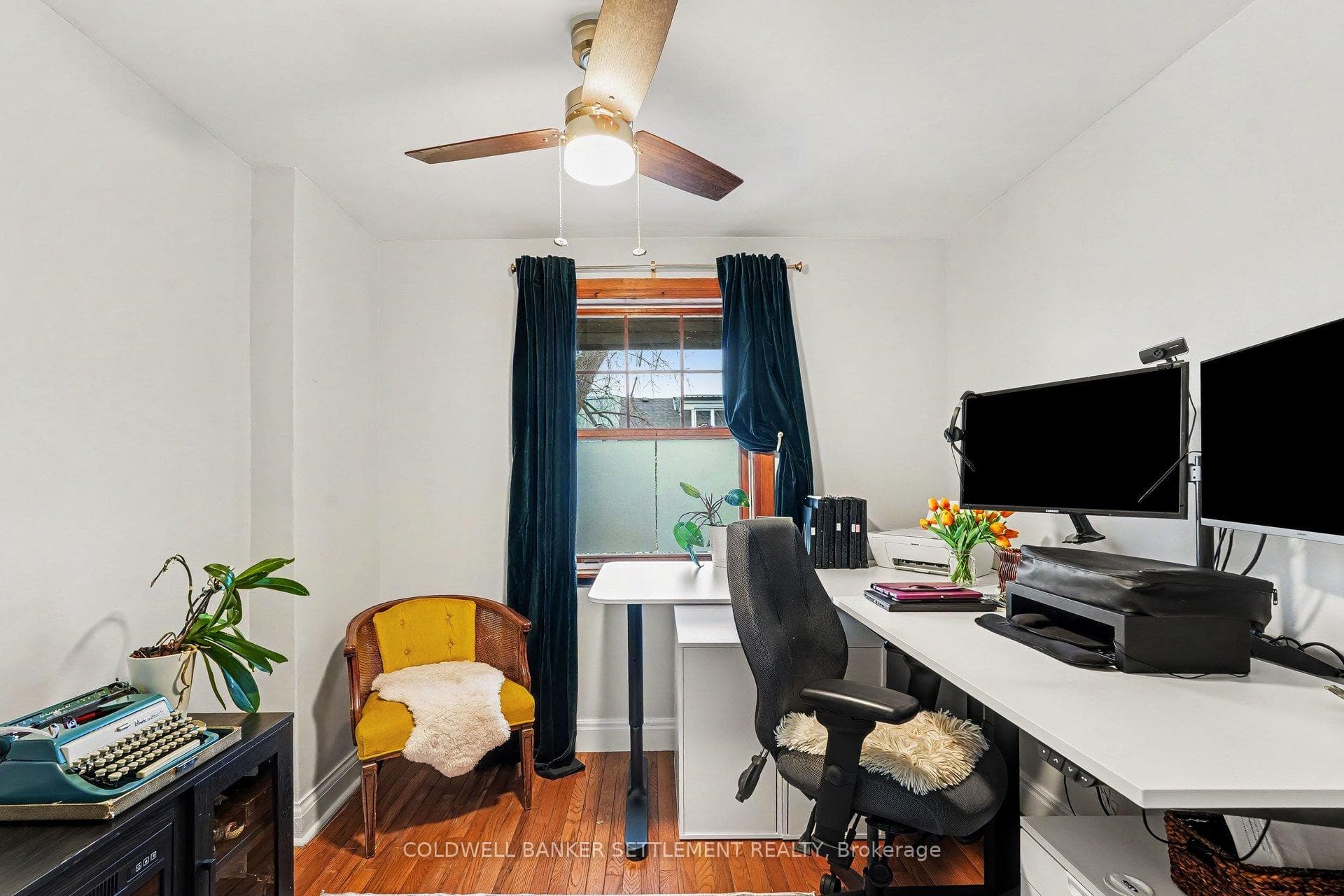 Great home office or bedroom.