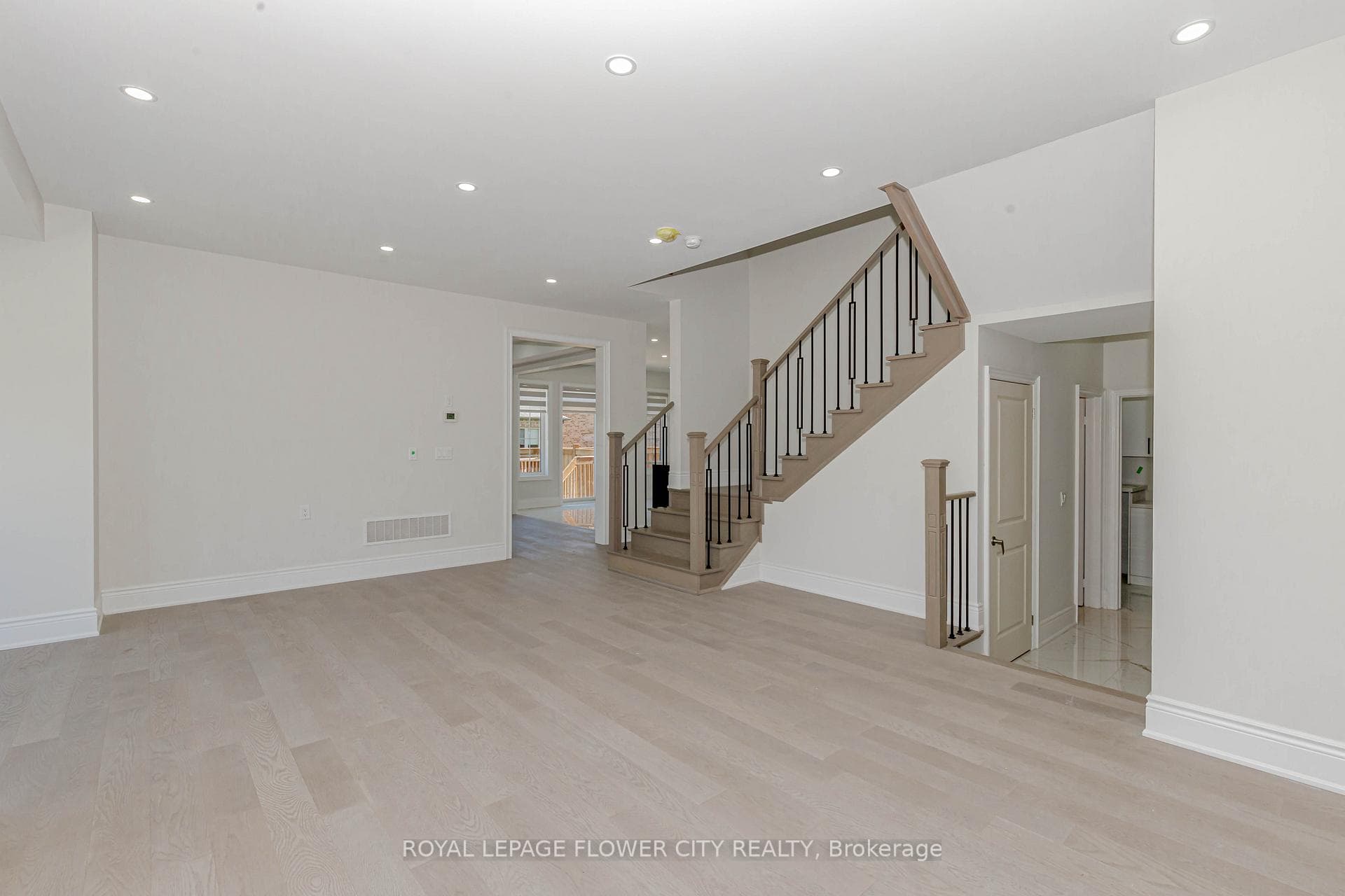 31 Betty May Crescent photo 6