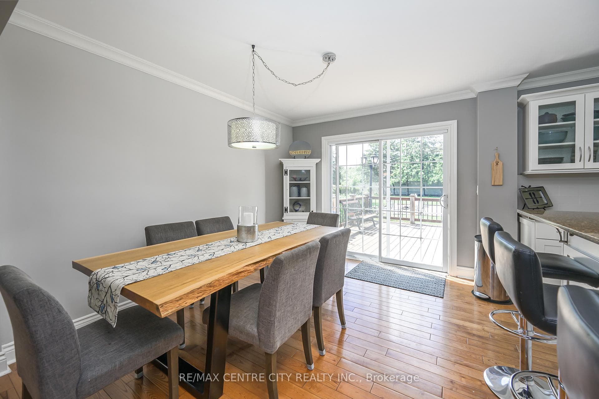 675 Dunboyne Crescent photo 23