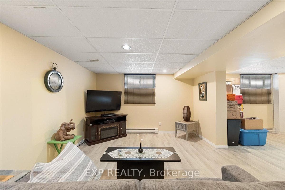 213 Longueuil Street photo 32