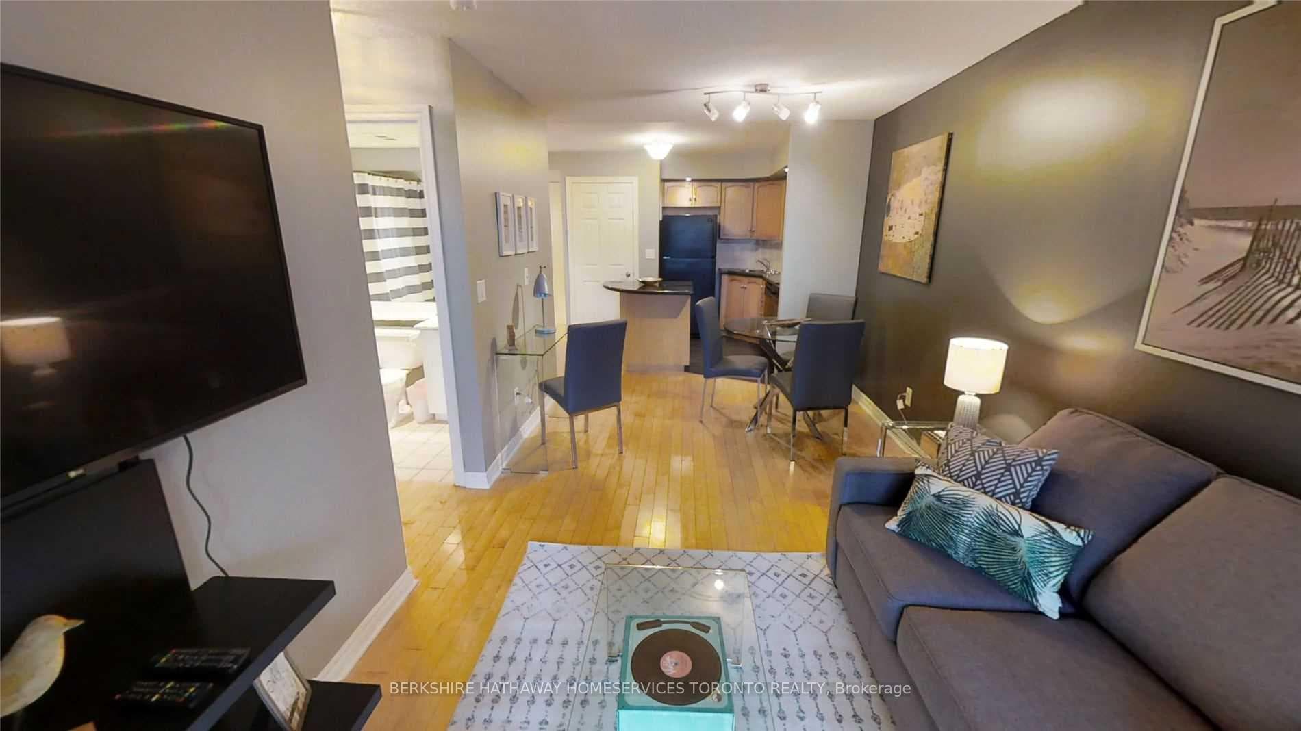 250 Wellington Street Unit 830 photo 5