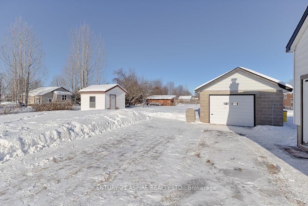 42 Mohns Avenue photo 4