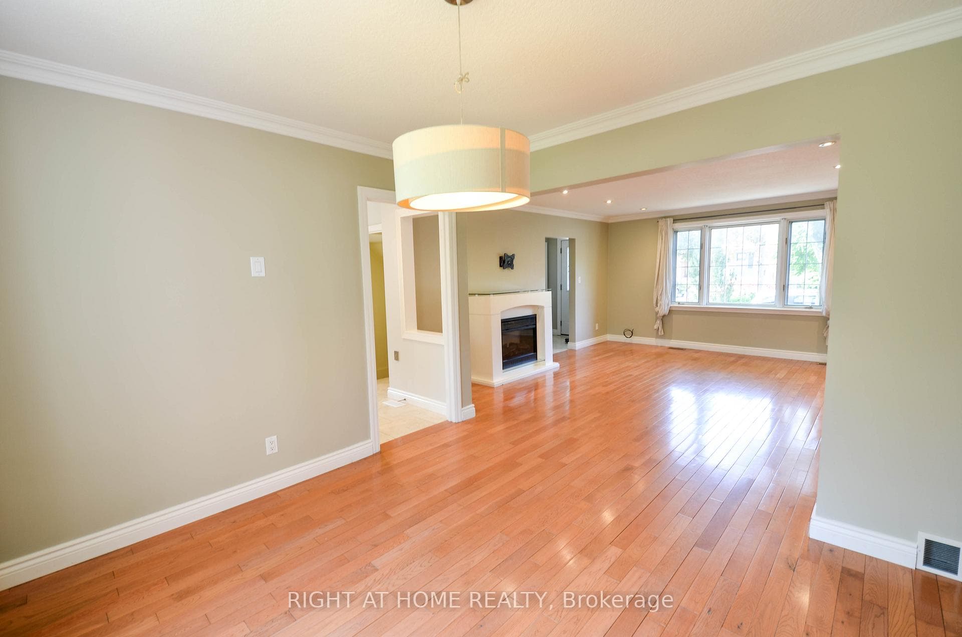203 Kingsdale Avenue photo 4