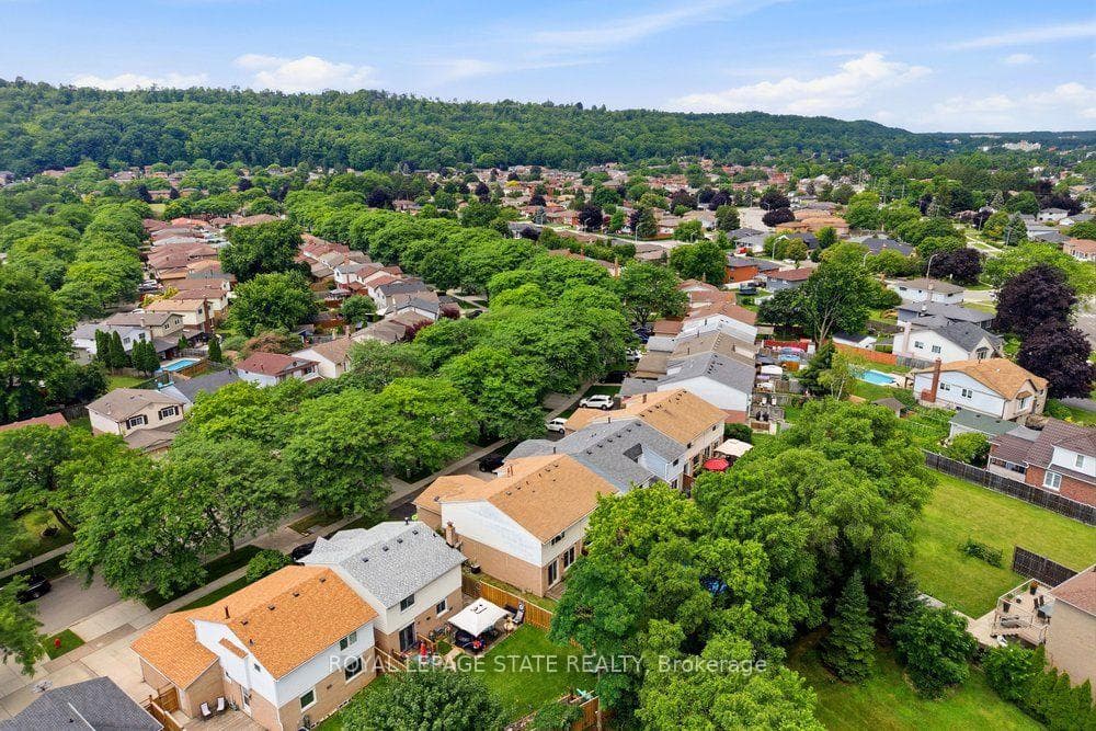 138 Memorial Avenue photo 47