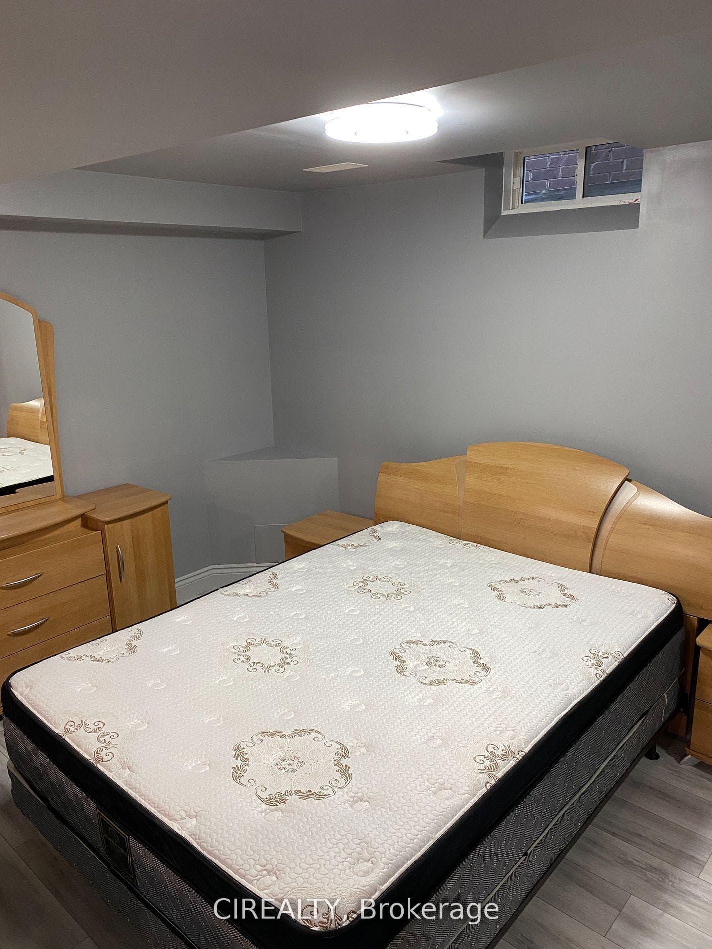 1305 Hunter Street Unit Lower photo 9