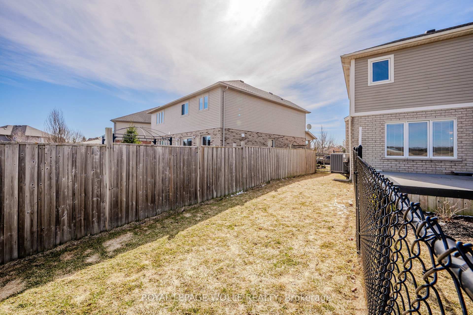 65 Goldschmidt Crescent photo 37