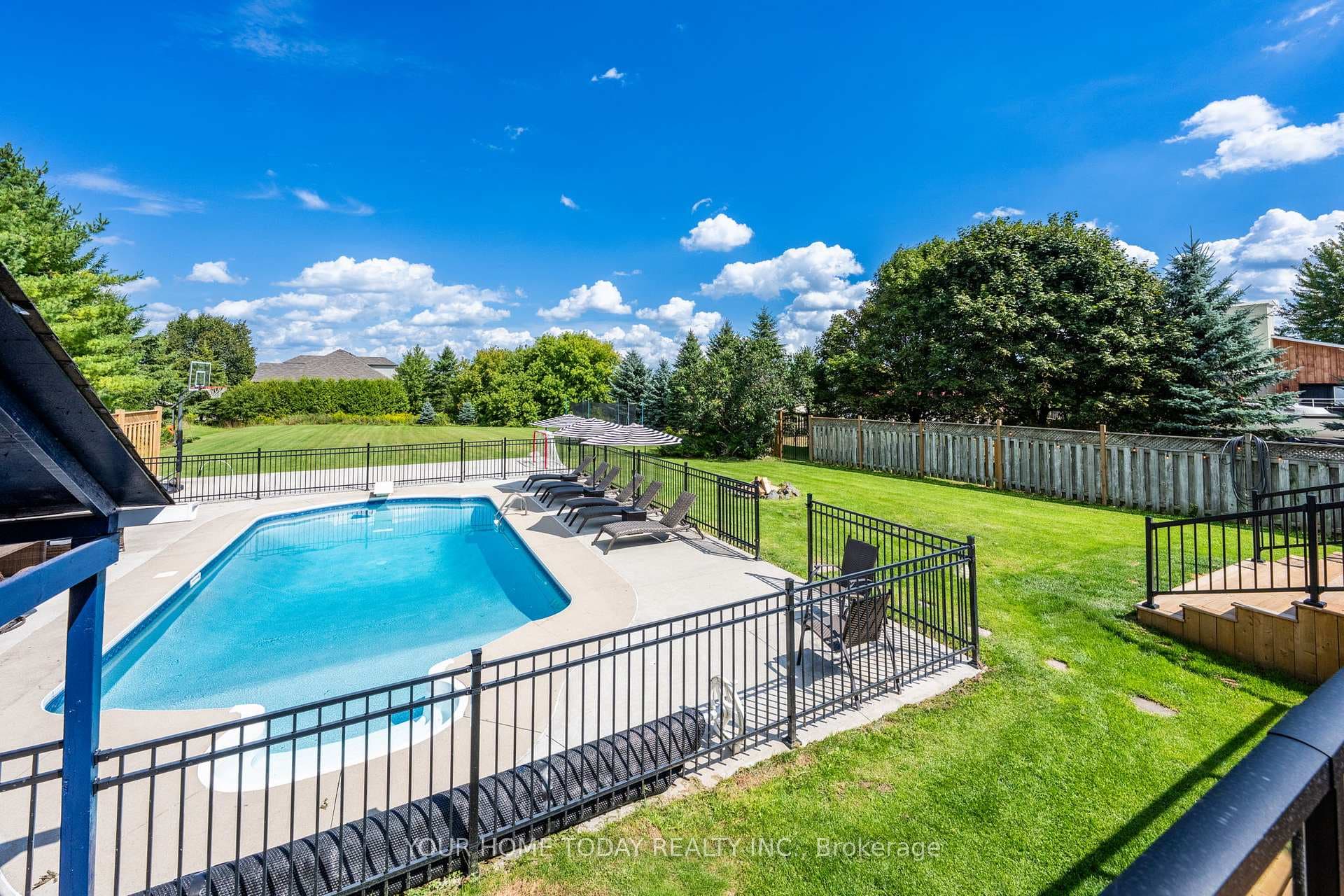 4925 Trafalgar Road photo 43