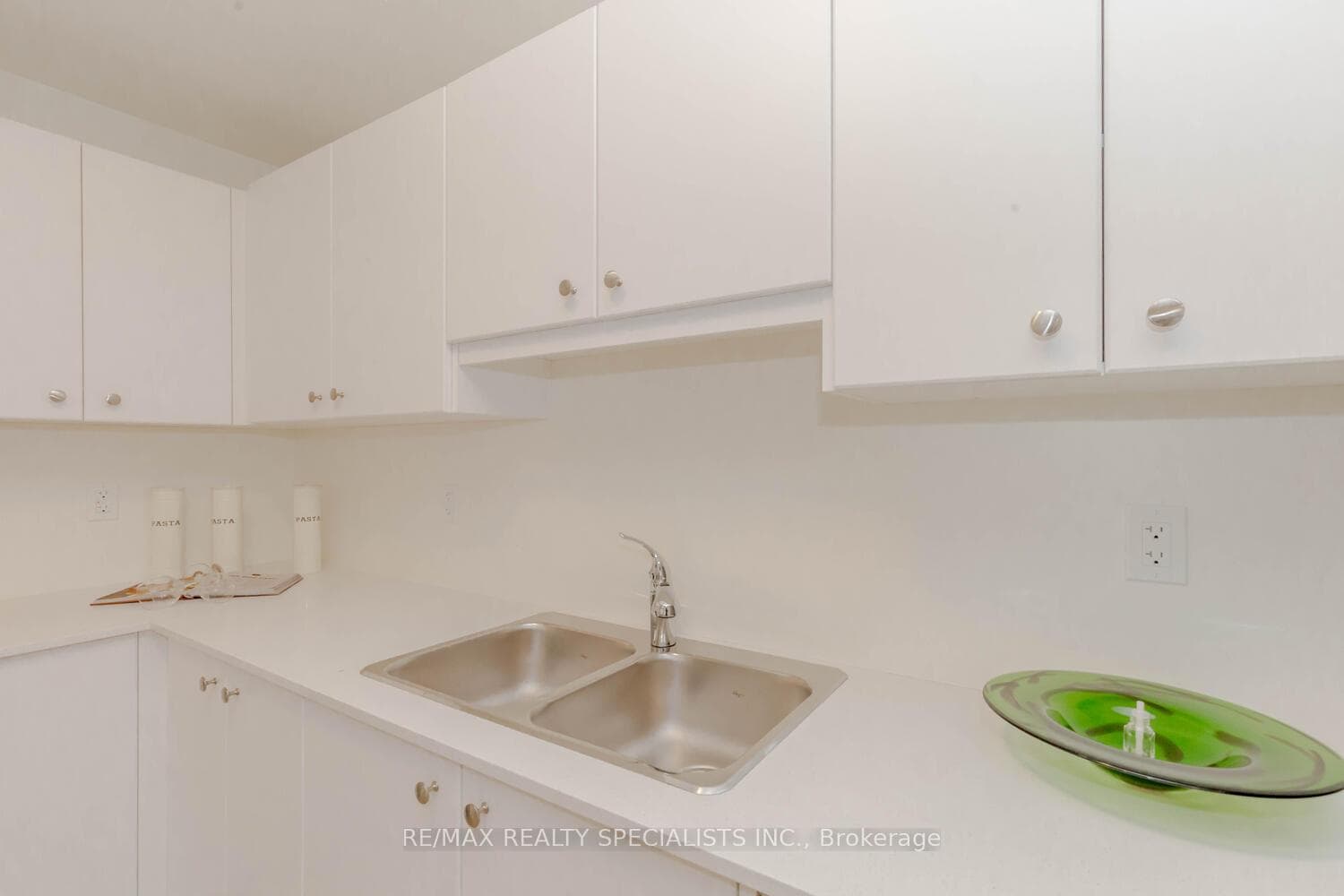 14 Emmas Way photo 11