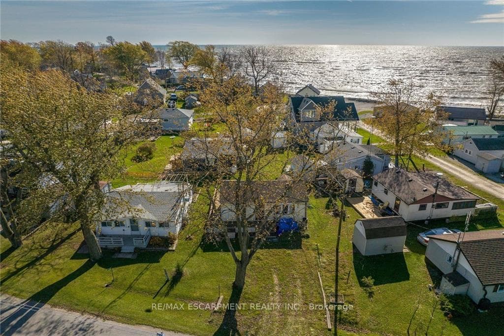 1054 Lakeshore Road photo 3