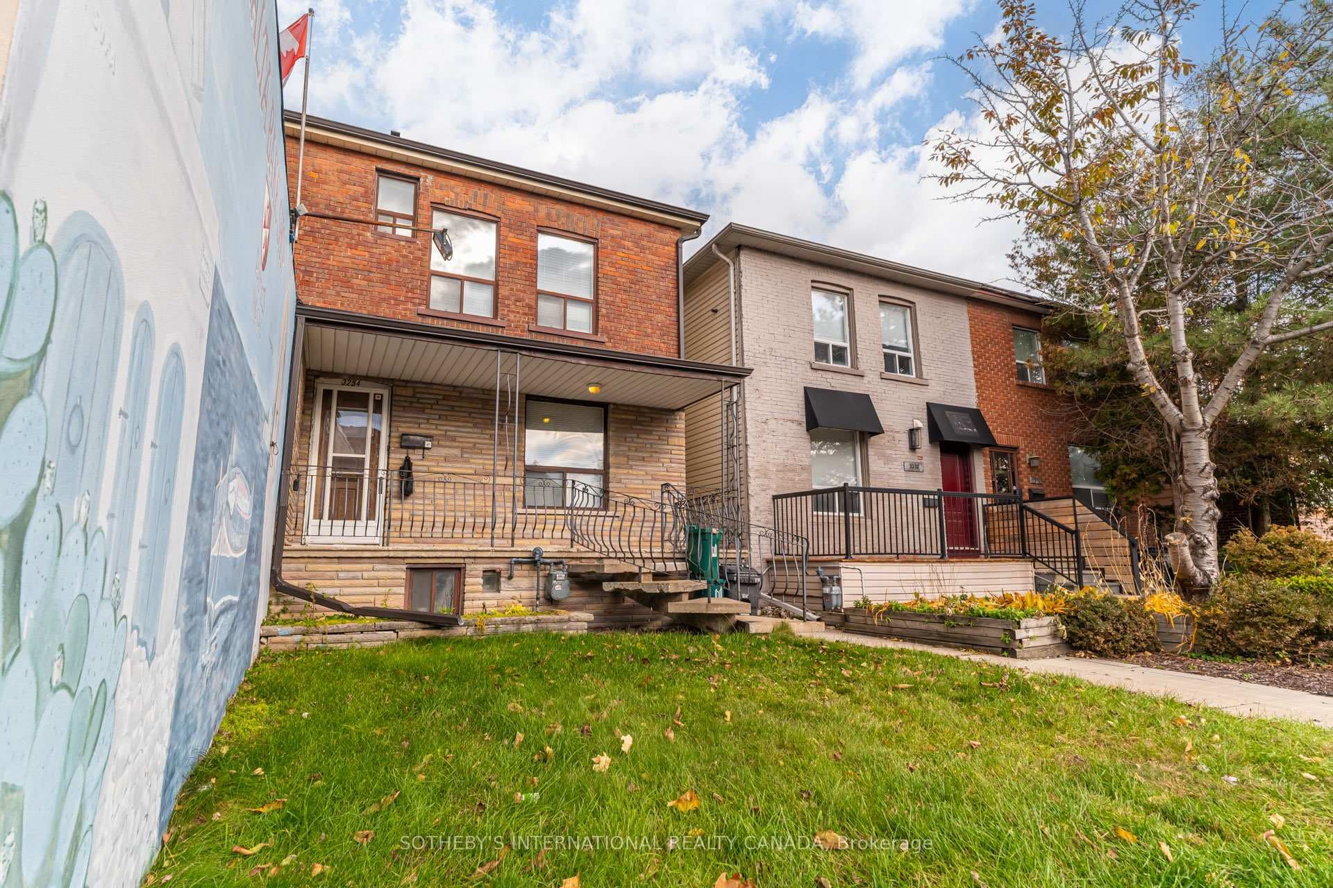 3254 Dundas Street photo 2