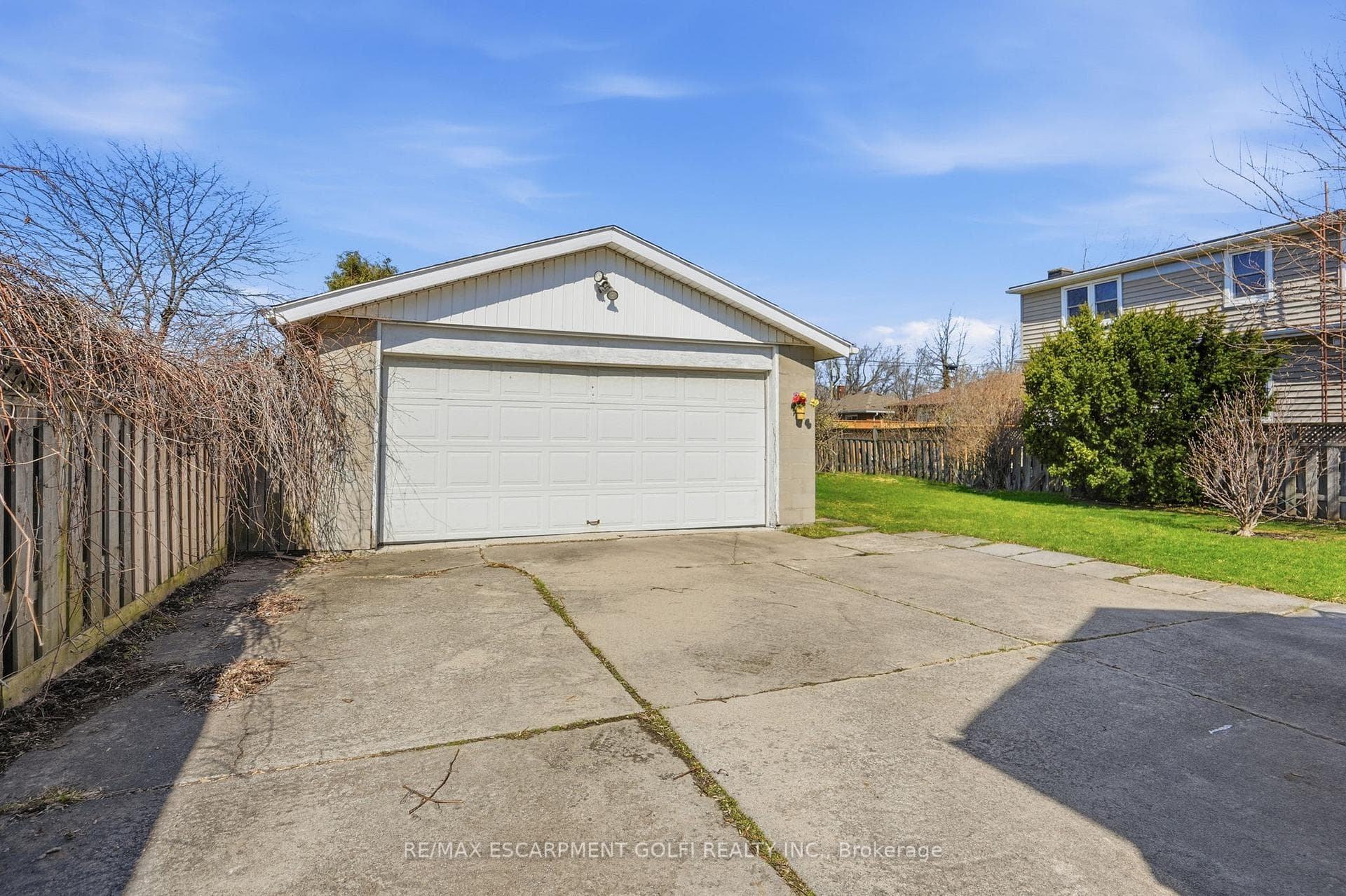 848 UPPER WELLINGTON Street photo 4