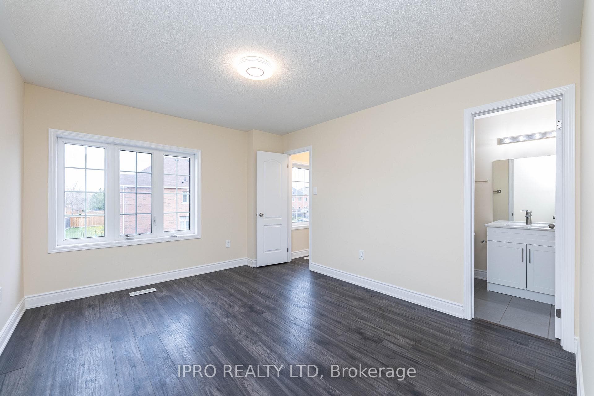 914 Francine Crescent photo 14