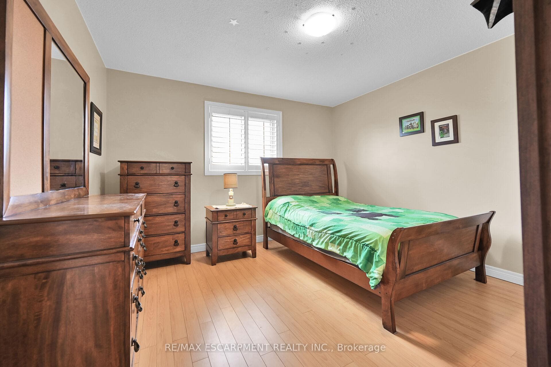 35 Davis Crescent photo 23