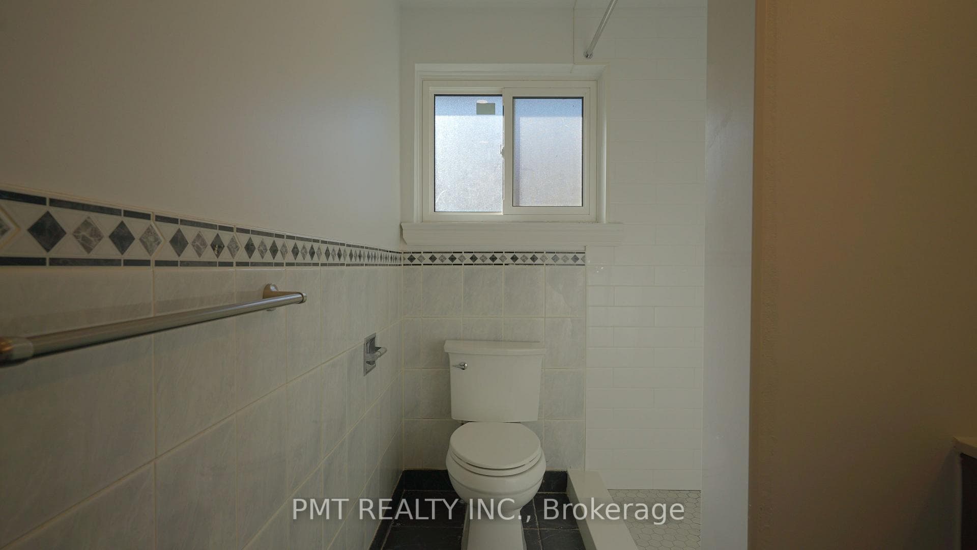 17 Ravenview Drive Unit Main photo 19